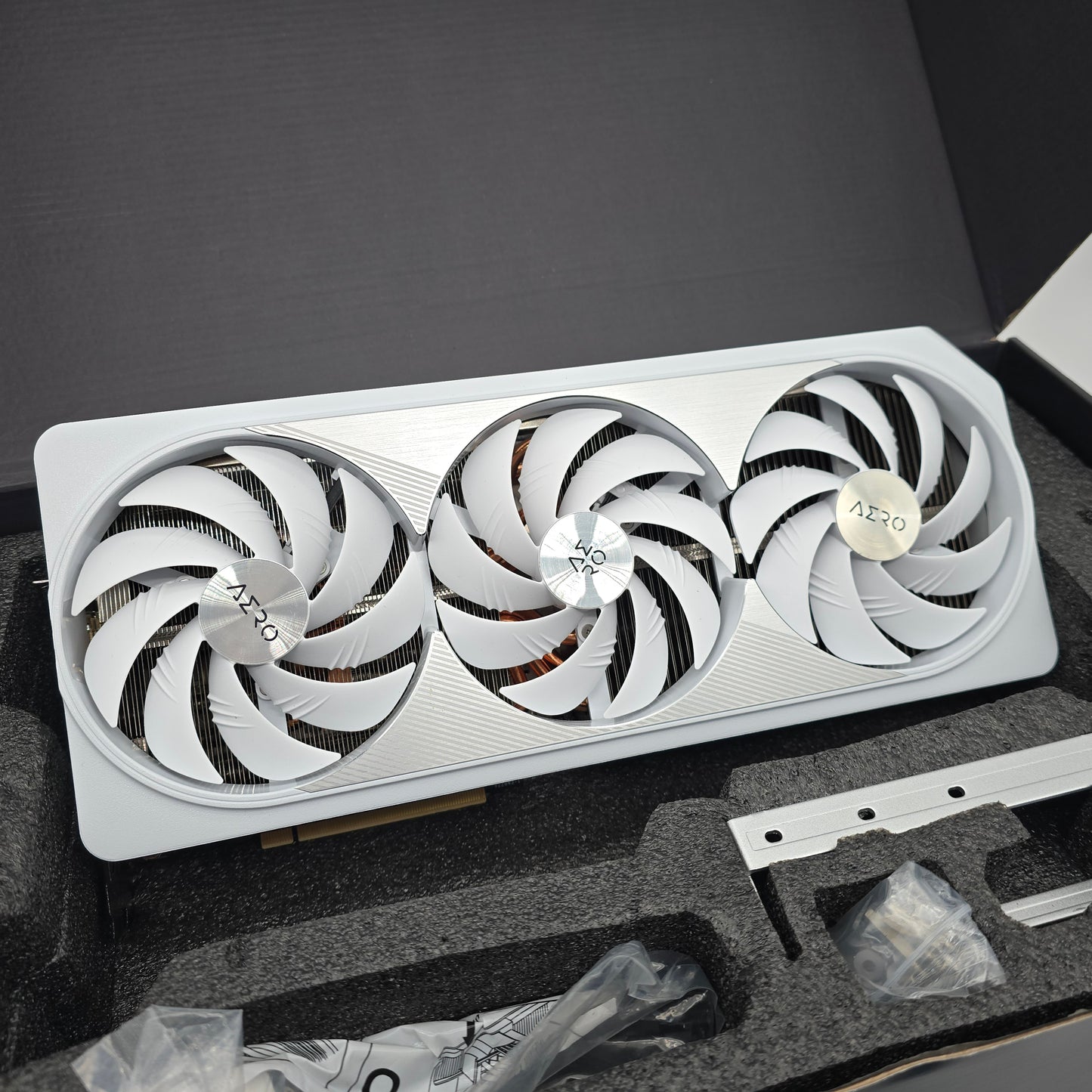 RTX 4090 Gigabyte Aero OC 24GB White, NVIDIA Gaming Graphics Card GPU