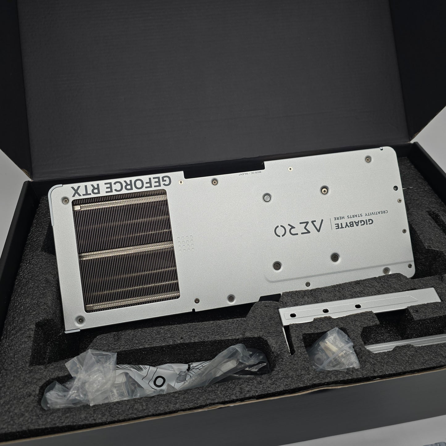 RTX 4090 Gigabyte Aero OC 24GB White, NVIDIA Gaming Graphics Card GPU