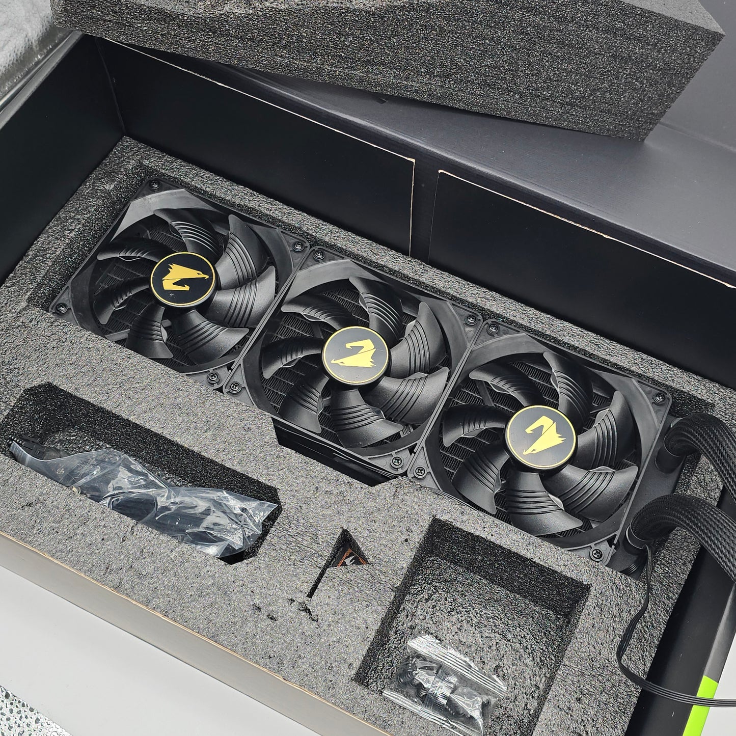 RTX 4090 Gigabyte Aorus XTREME 24GB, NVIDIA Gaming Graphics Card GPU AIO Liquid Cooled