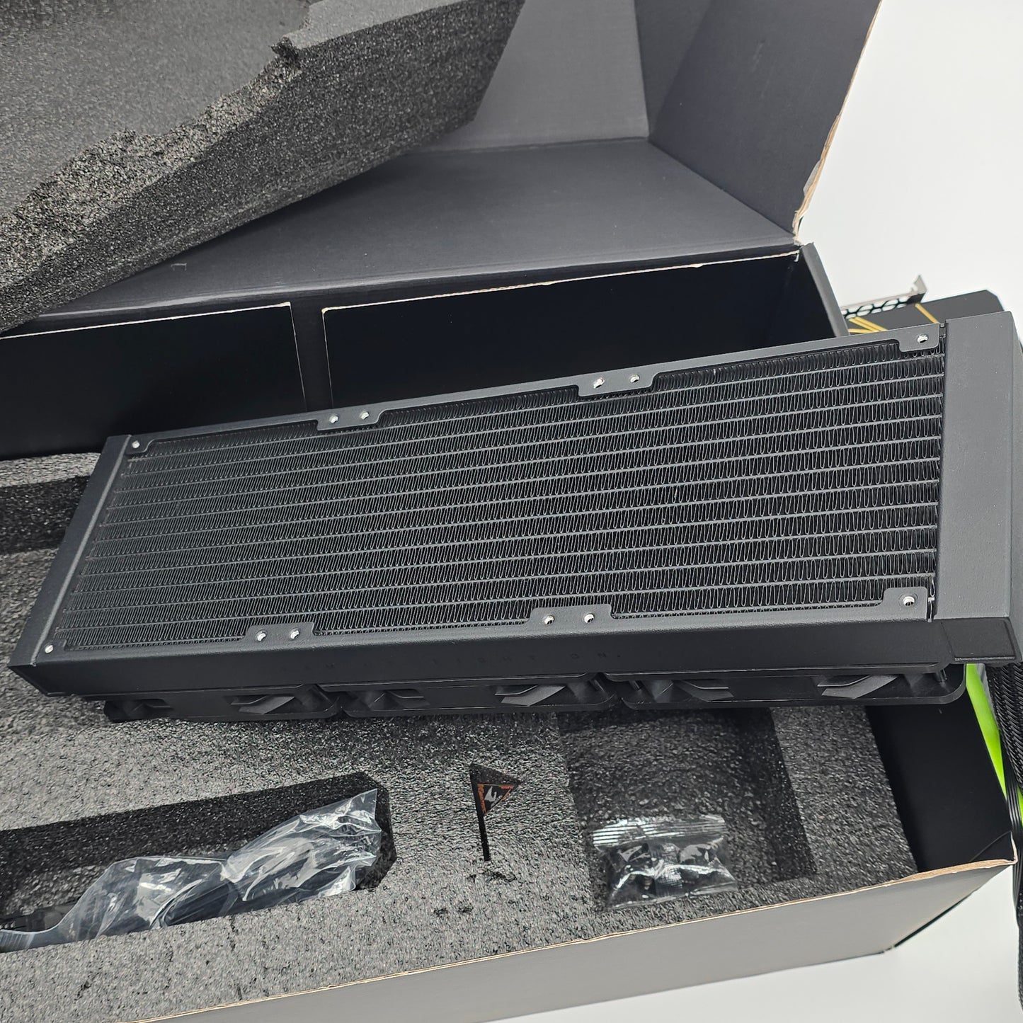 RTX 4090 Gigabyte Aorus XTREME 24GB, NVIDIA Gaming Graphics Card GPU AIO Liquid Cooled