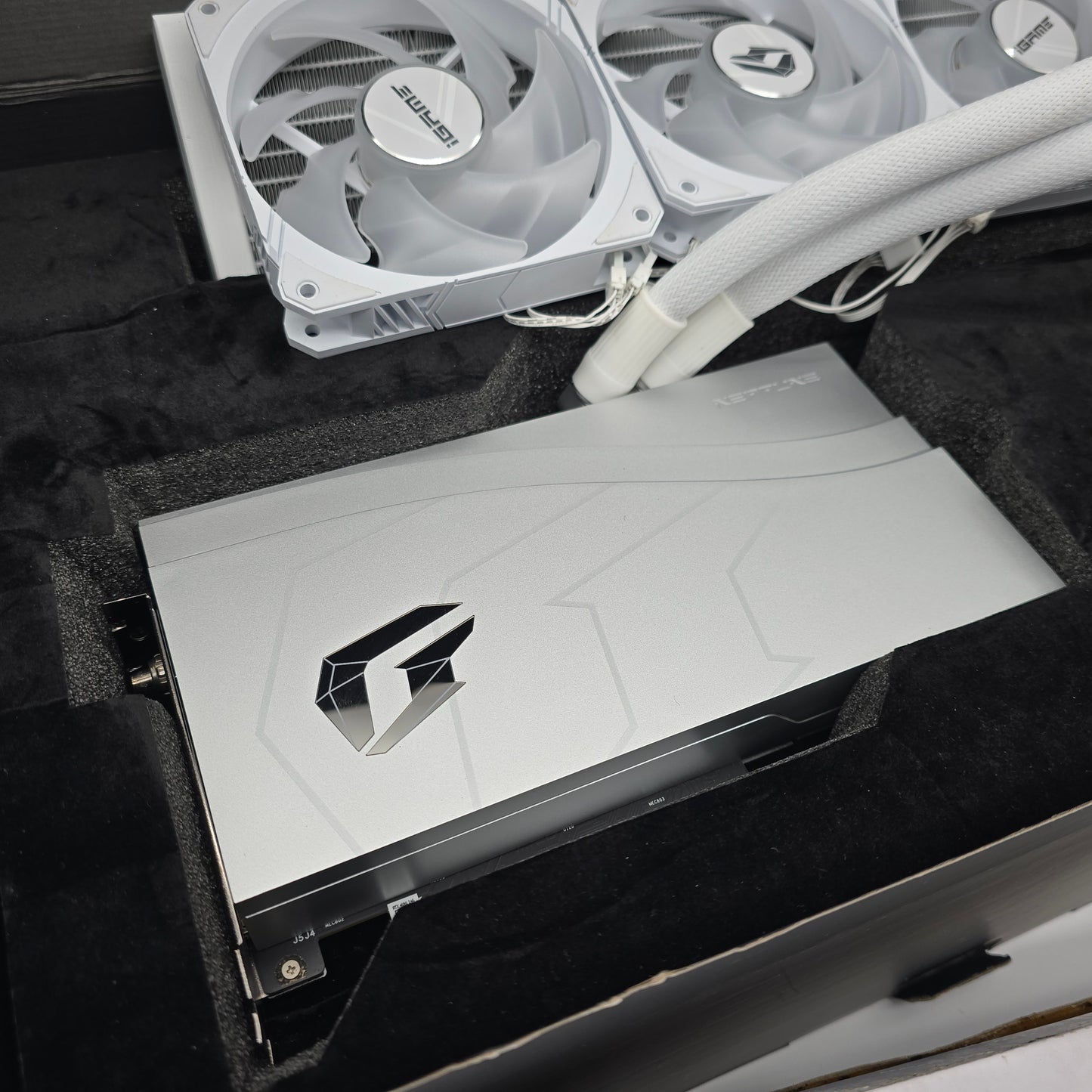 RTX 4090 NEPTUNE OC-V Edition 24GB 360mm AIO Liquid Cooled White, NVIDIA Gaming Graphics Card GPU, Colorful iGame