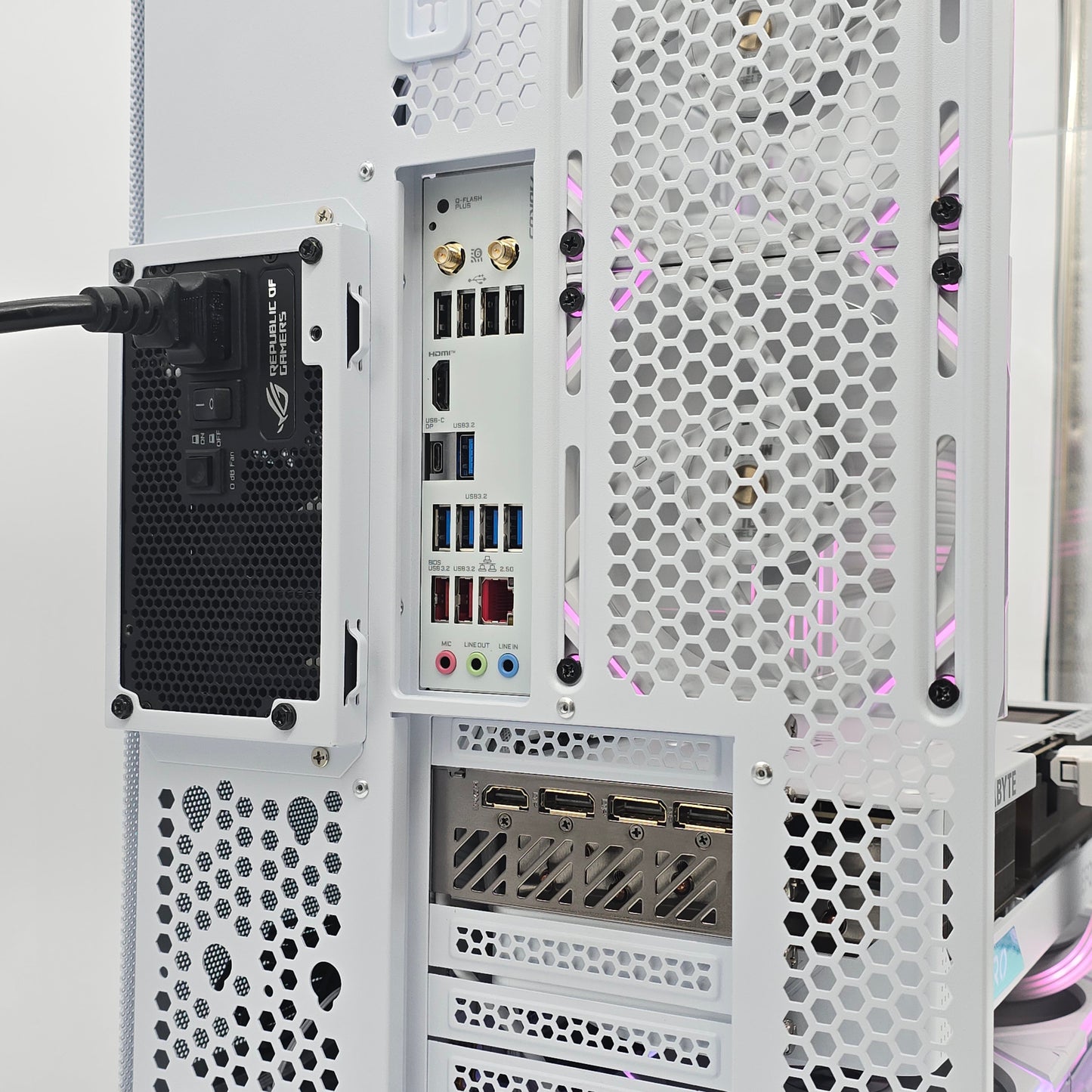 RTX 4090, Ryzen 9800X3D, 4TB NVMe, 48GB 7000MHz DDR5, Custom White Liquid Cooled Gaming PC