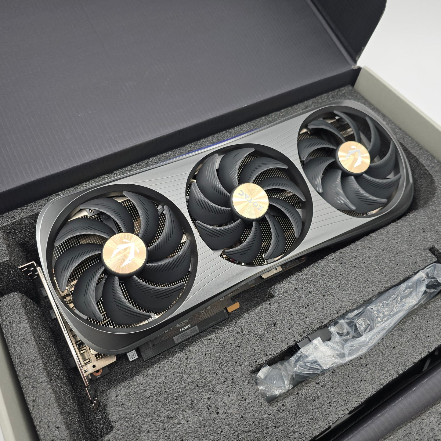 RTX 4090 Zotac Airo AMP EXTREME 24GB, NVIDIA Gaming Graphics Card GPU