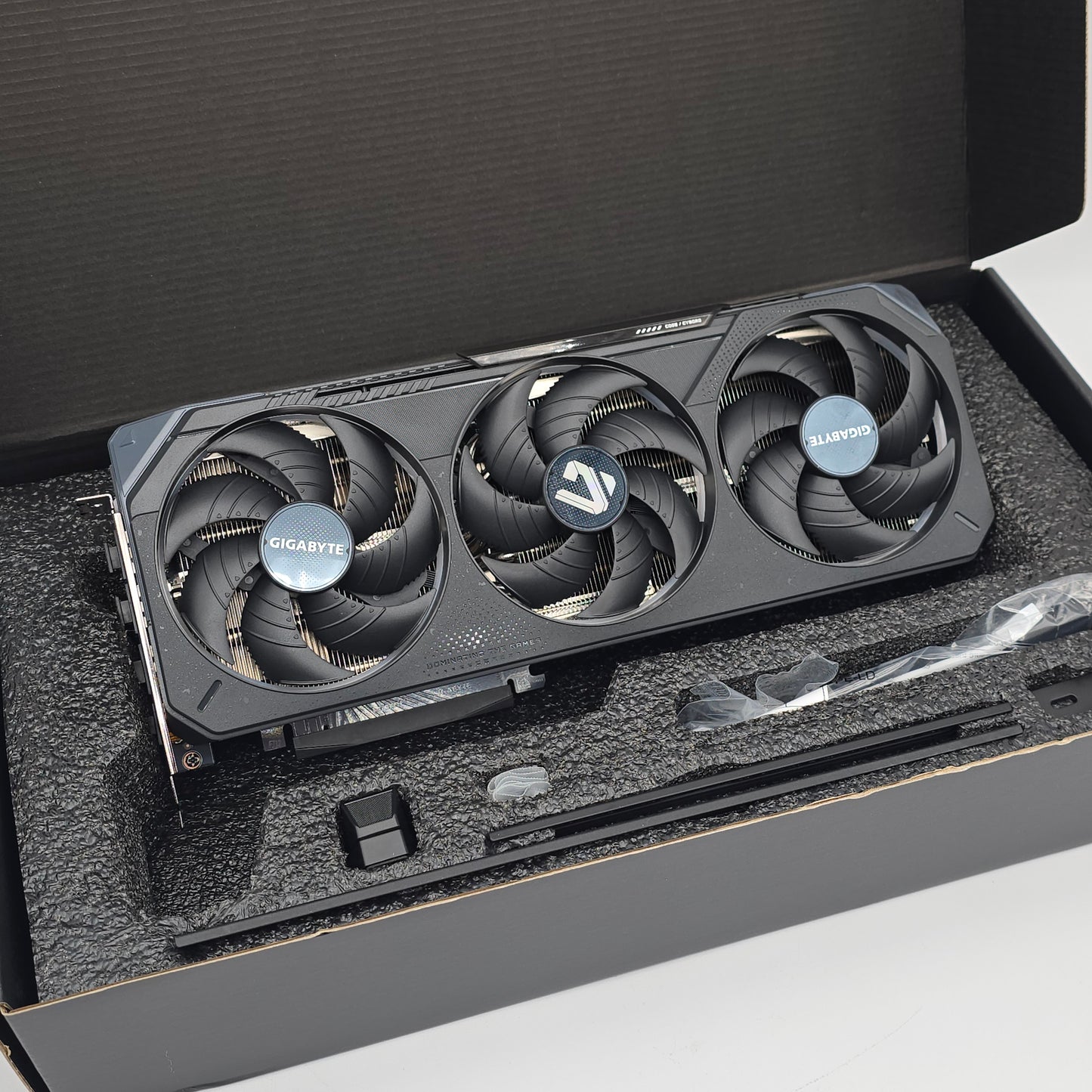 RTX 5070 Gigabyte Gaming OC 12GB, NVIDIA Gaming Graphics Card GPU
