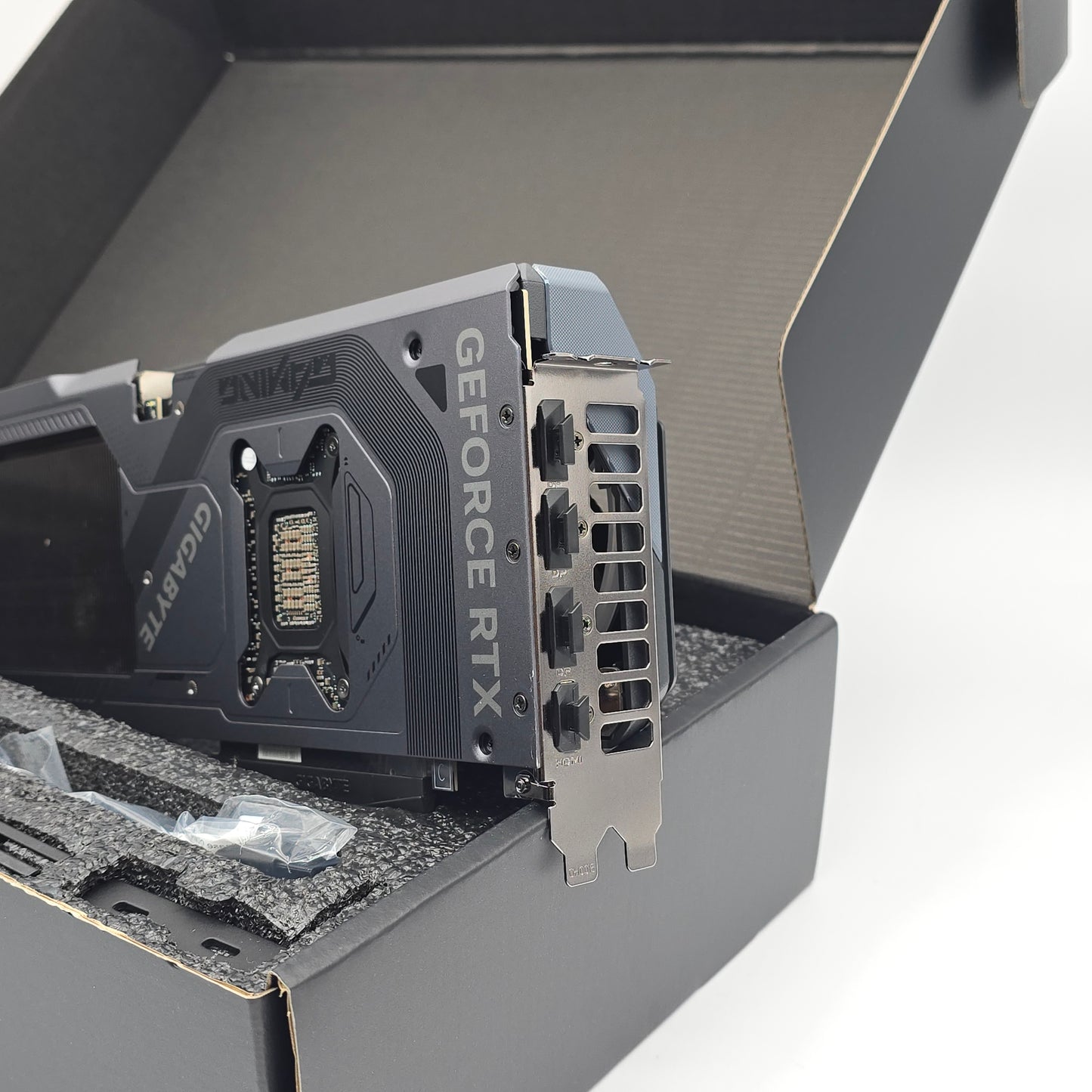 RTX 5070 Gigabyte Gaming OC 12GB, NVIDIA Gaming Graphics Card GPU