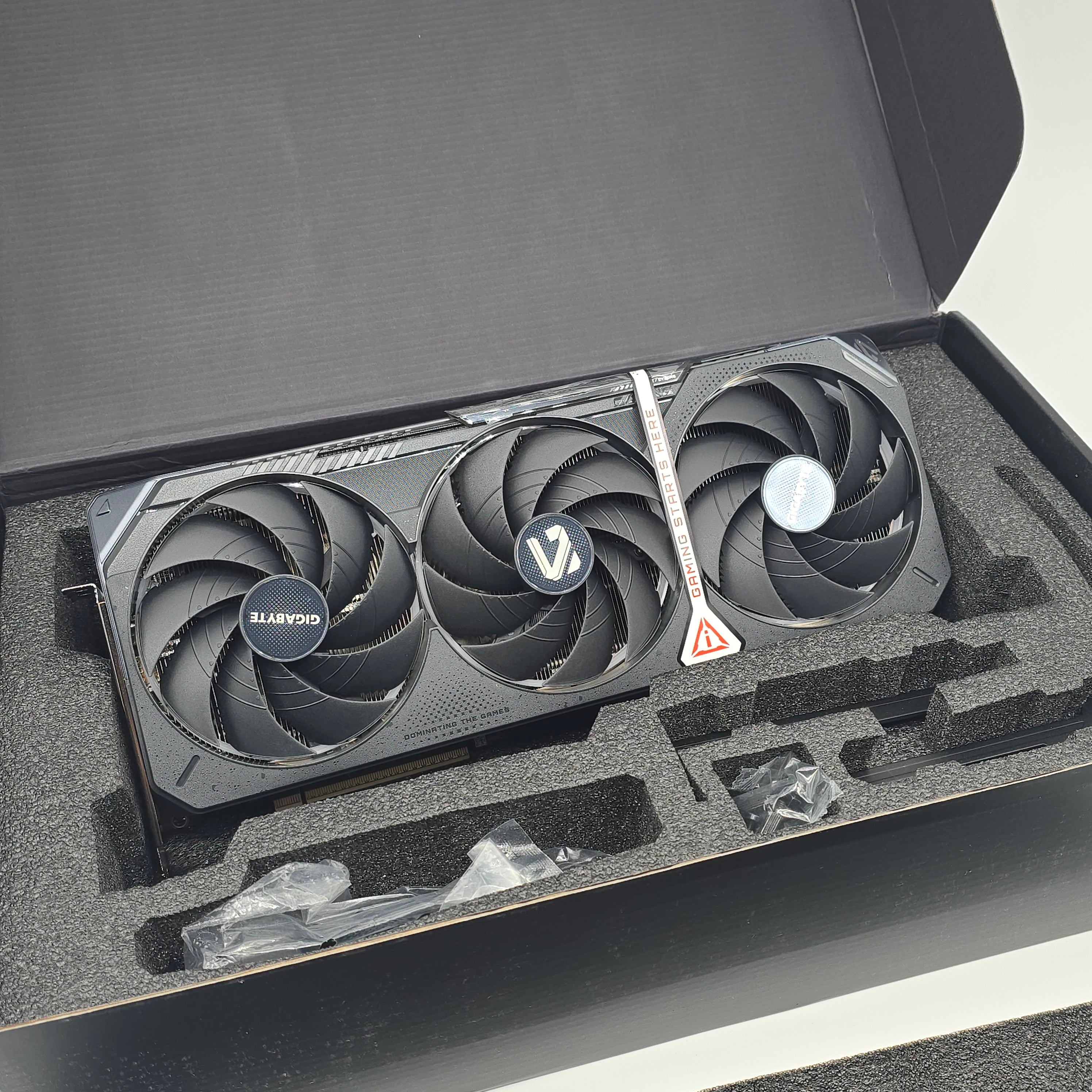 RTX 5080 Gigabyte Gaming OC 16GB, NVIDIA Gaming Graphics Card GPU 