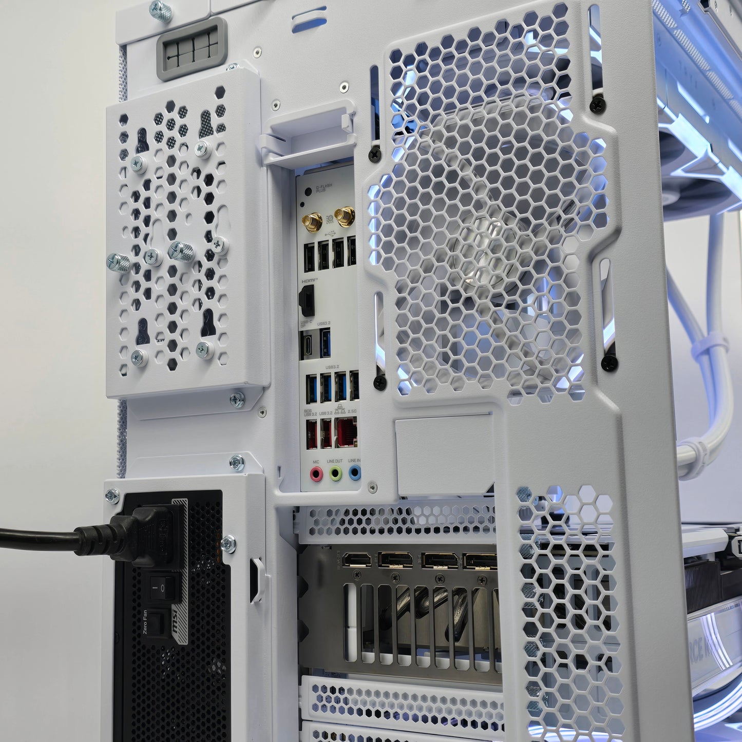 RTX 5090, Ryzen 9800X3D, 4TB NVMe, 64GB DDR5, Custom White Liquid Cooled Gaming PC