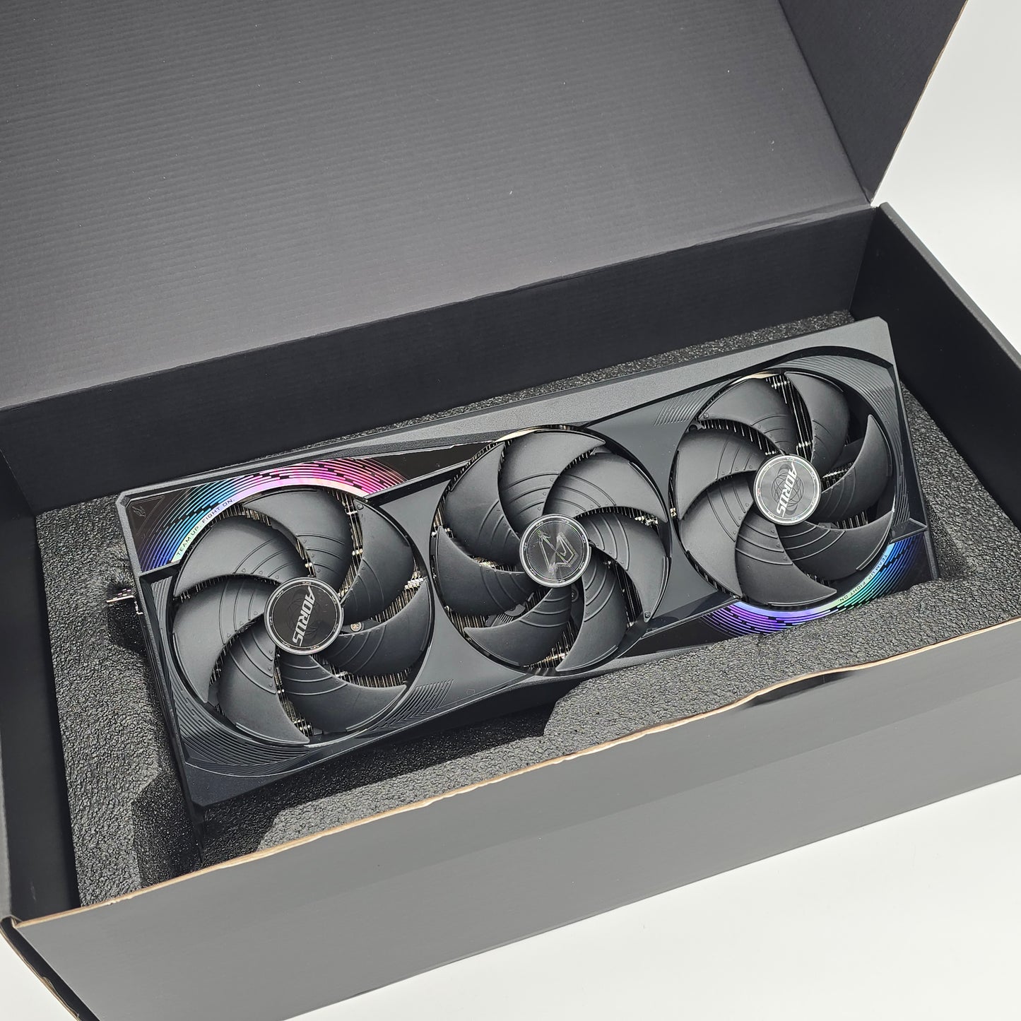RTX 5090 Gigabyte Aorus Master 32GB, NVIDIA Gaming Graphics Card GPU