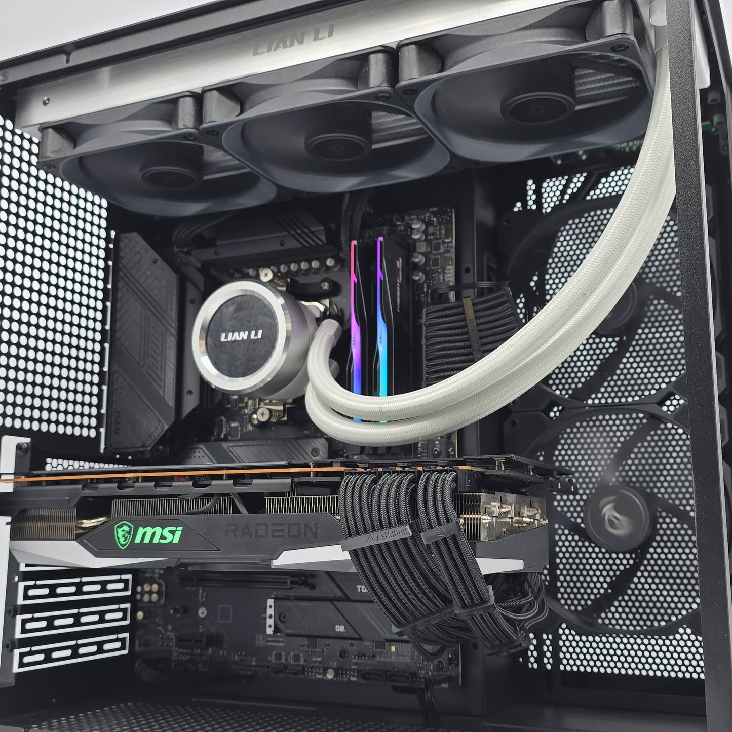 RTX 7900 XTX, Ryzen 7 7800X3D, 32GB DDR5, Liquid Cooled Gaming PC