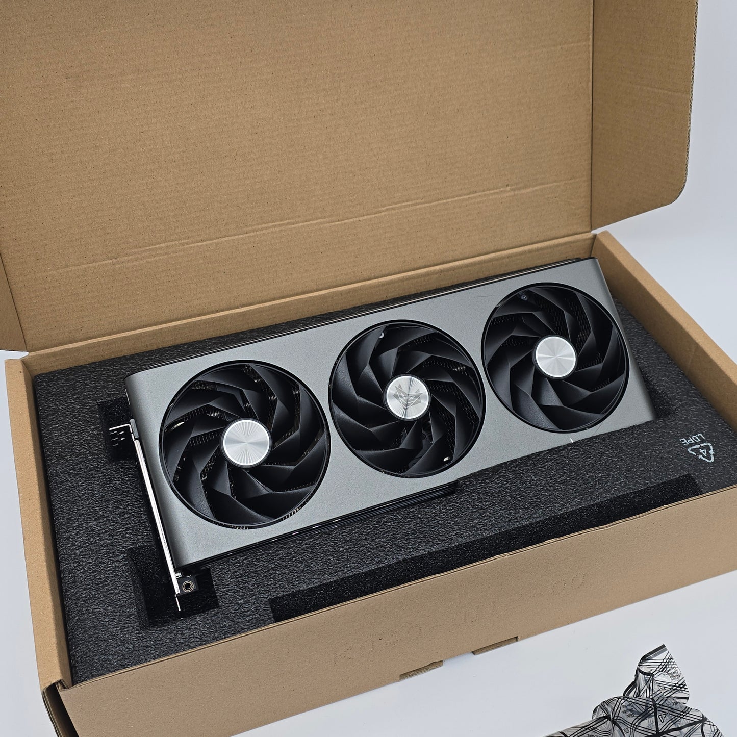 RX 7900 XTX Sapphire Nitro+ 24GB, AMD Radeon Gaming Graphics Card GPU