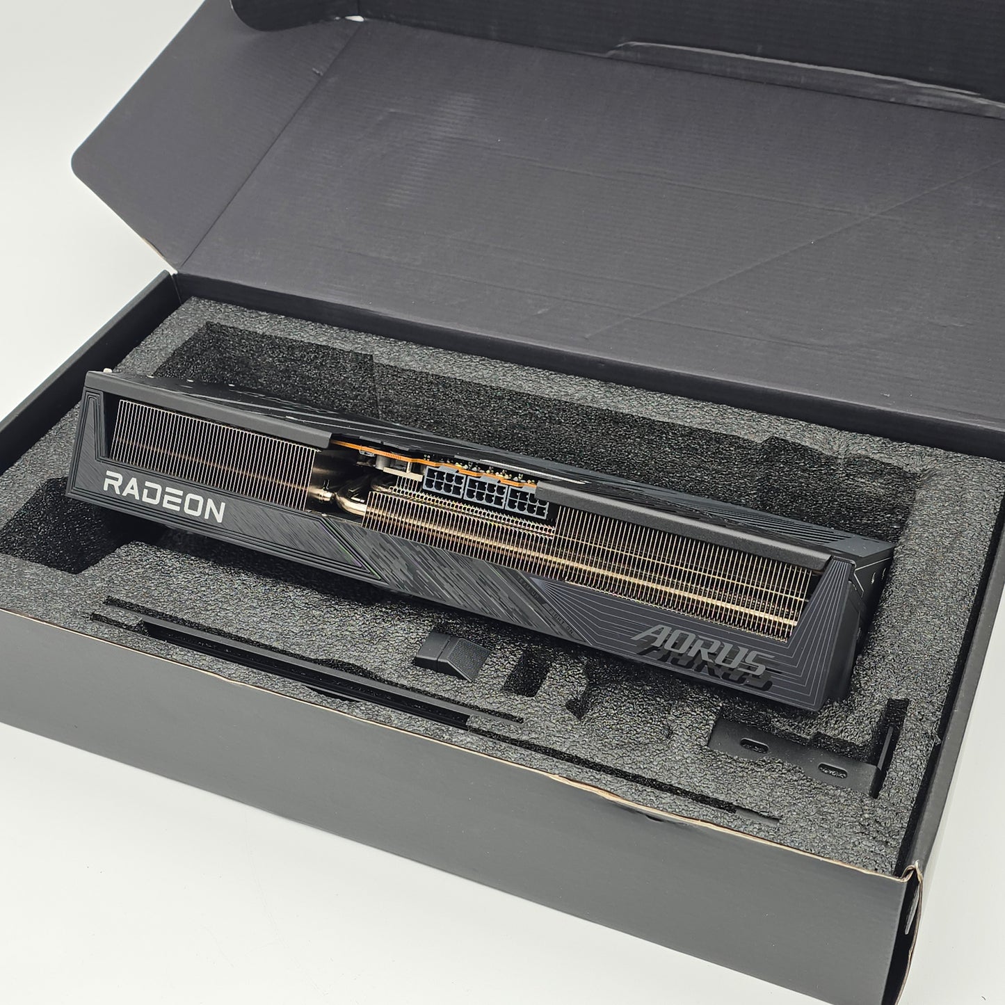 RX 9070 XT Gigabyte Aorus Elite 16GB, AMD Radeon Gaming Graphics Card GPU, 9070XT