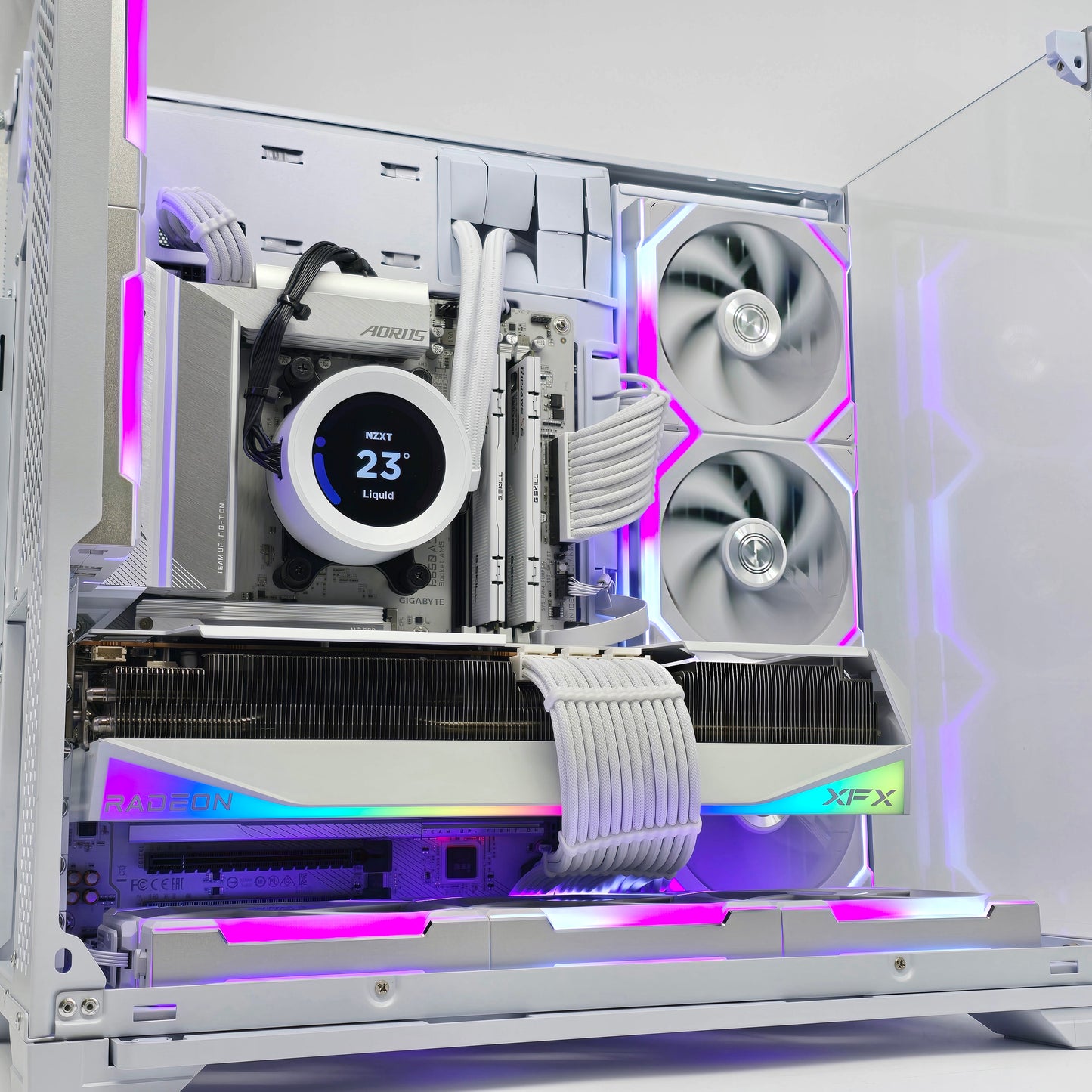 RX 9070 XT, Ryzen 7 7800X3D, 64GB DDR5, Custom Liquid Cooled White Gaming PC