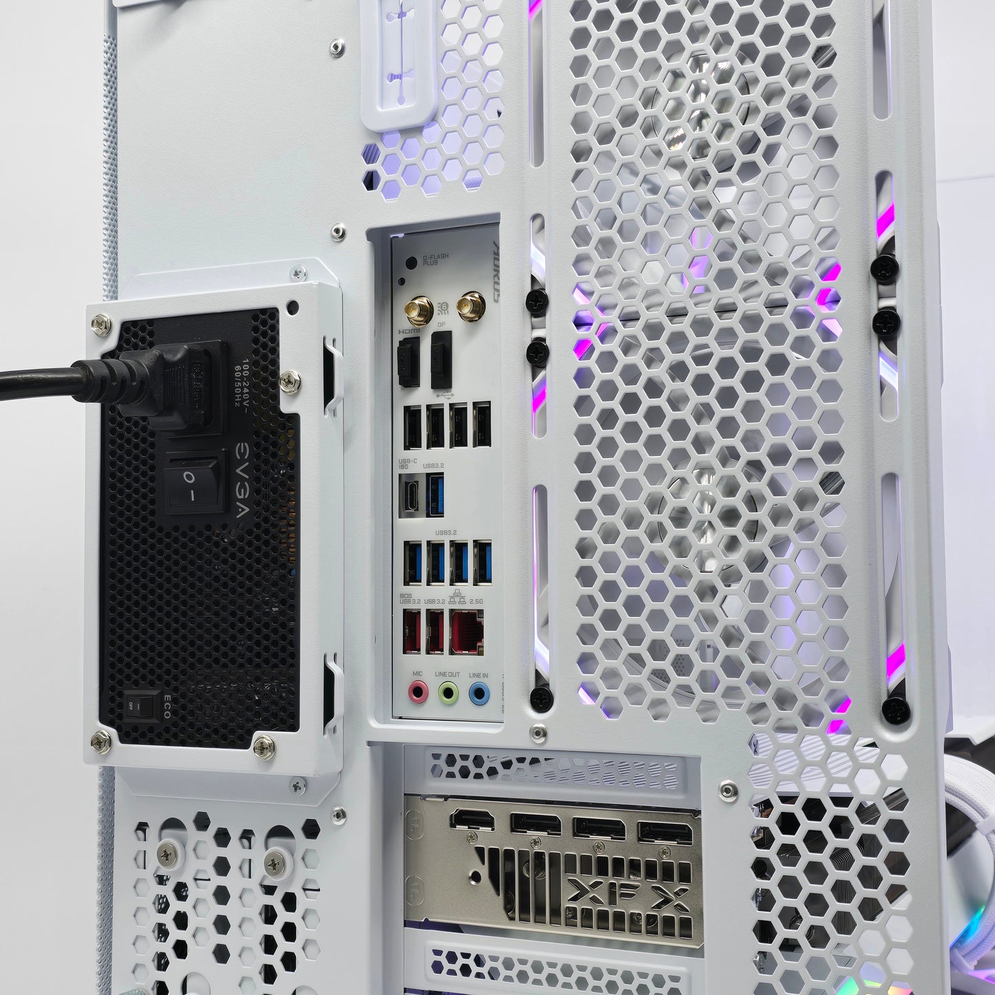 RX 9070 XT, Ryzen 7 7800X3D, 64GB DDR5, Custom Liquid Cooled White Gaming PC