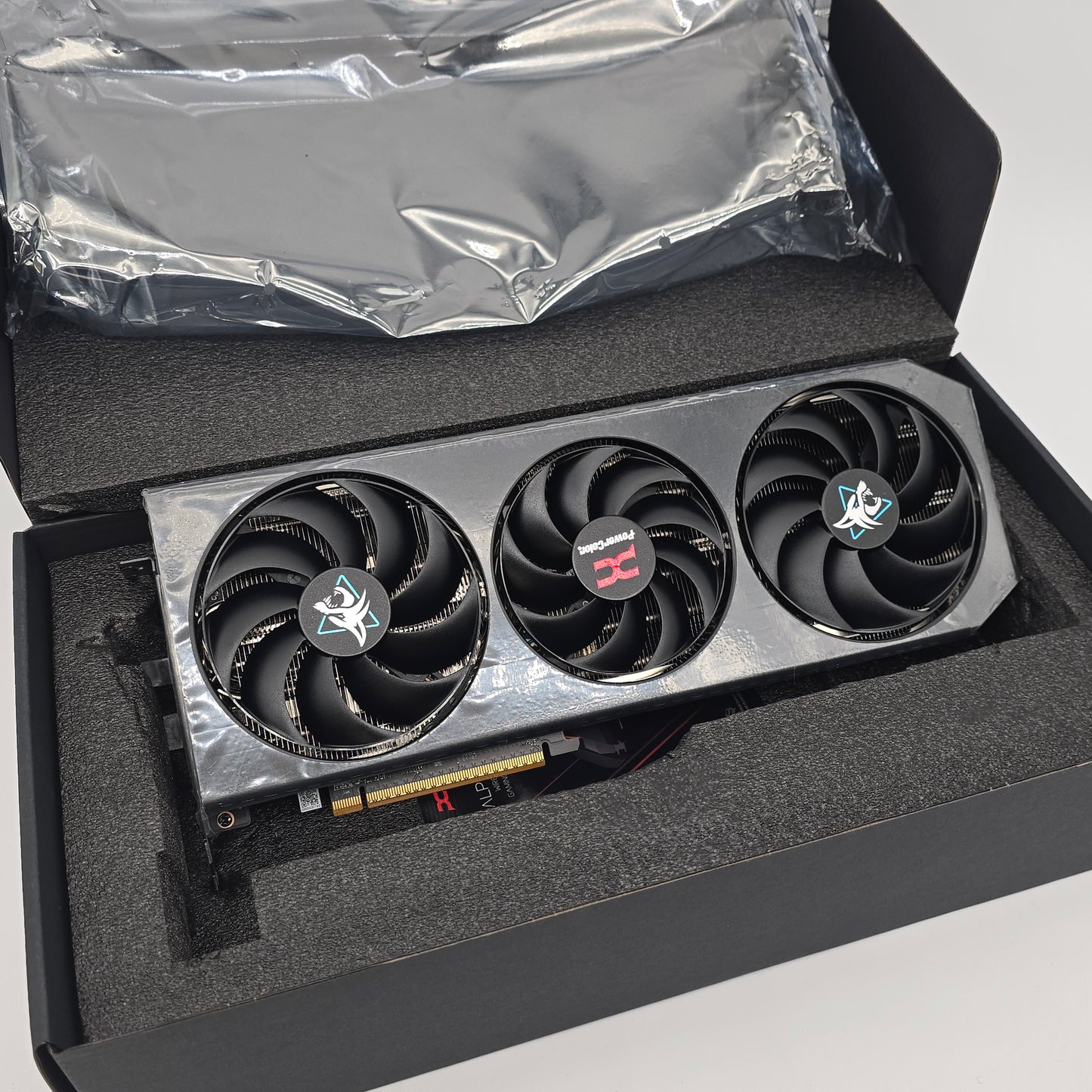 RX 9070XT Powercolor Hellhound 16GB, AMD Radeon Gaming Graphics Card GPU