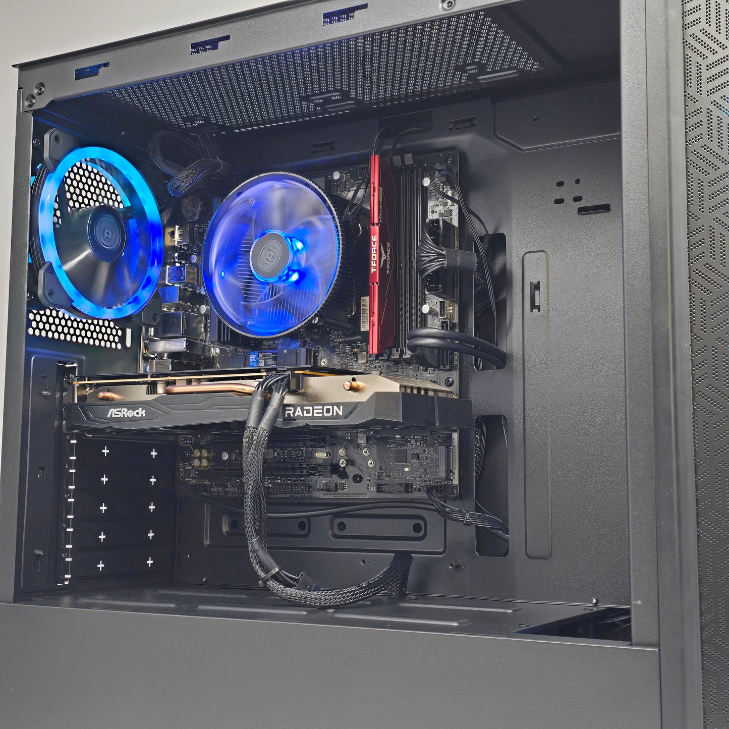 RX 7600, Ryzen 5 7600, 16GB DDR5, 1TB NVMe, Custom RGB Gaming PC