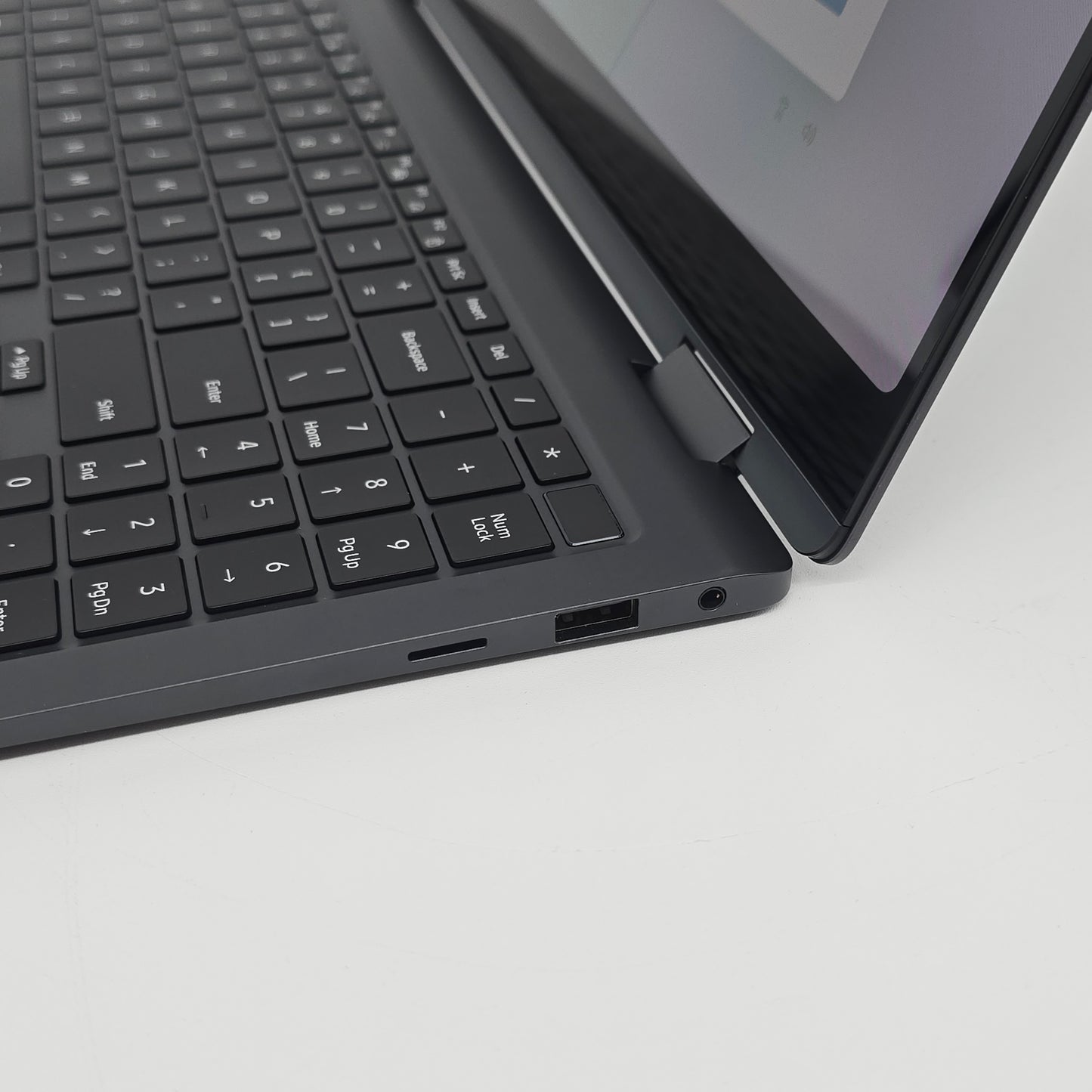 Samsung Galaxy Book3 Pro, 14" 3K 120Hz AMOLED, Intel i7-1360P, 16GB DDR5, 1TB