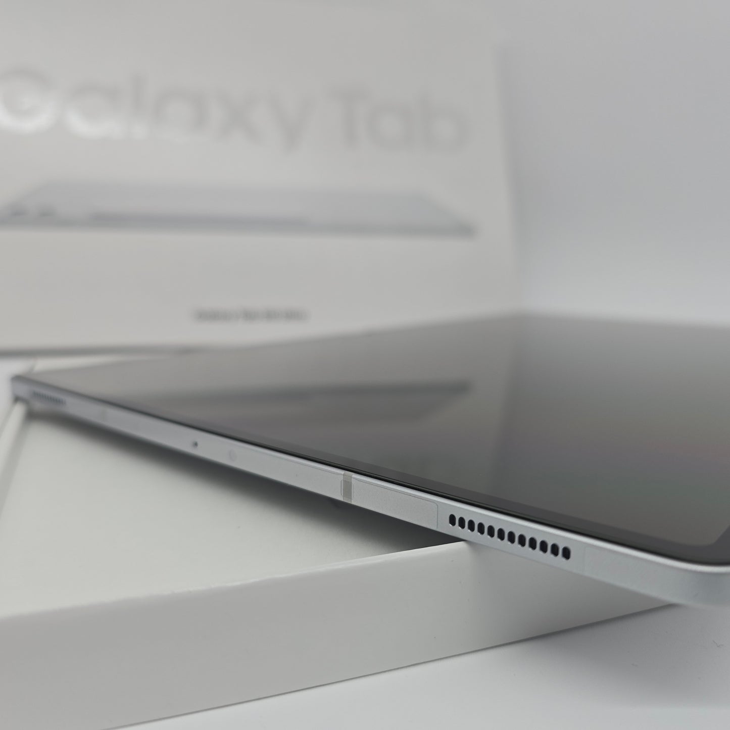 Samsung Galaxy S10 Ultra, 256GB, 14.6", Platinum Silver, Brand New