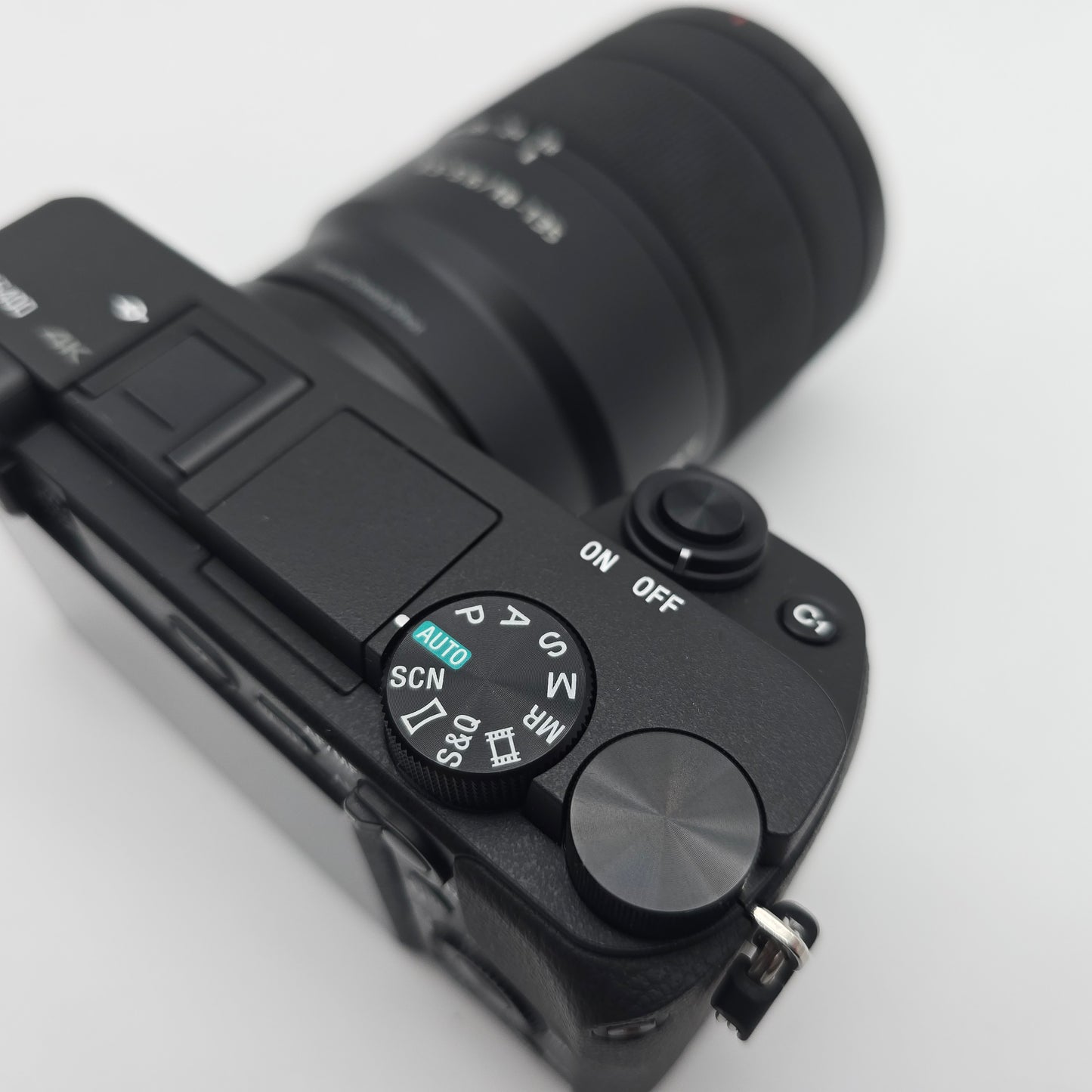 Sony Alpha a6400 Mirrorless Camera, Auto-Focus, 4k Video, Flip Screen, w/18-135mm Lens