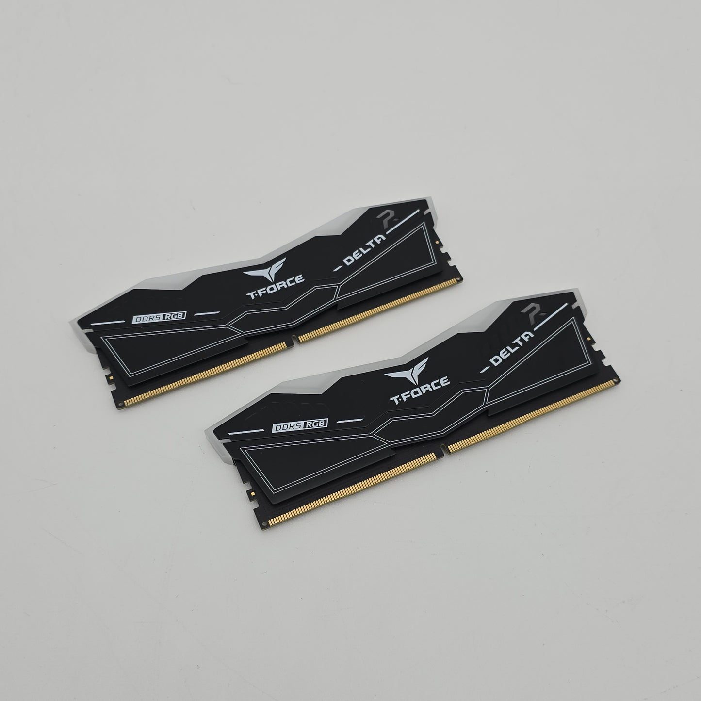 32GB DDR5 Teamgroup TForce RGB 7200MHz, CL34-42-42-84, 2x16GB Memory