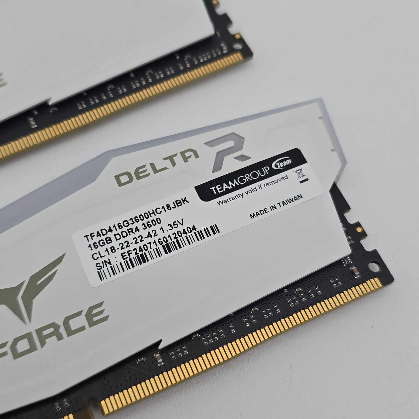 TForce Delta 16GB 3600MHz RAM DDR4 White RGB, 2x8GB, CL18-22-22-42