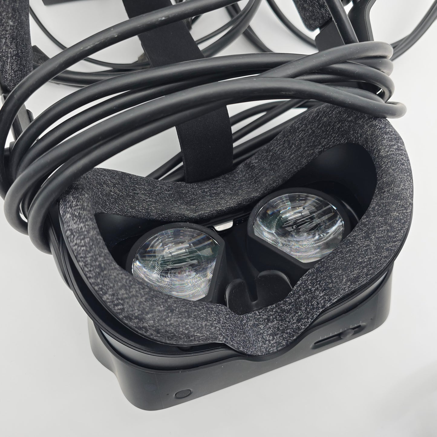 Valve Index VR Full PCVR Kit, Headset, Knuckle Controllers, Base Stations