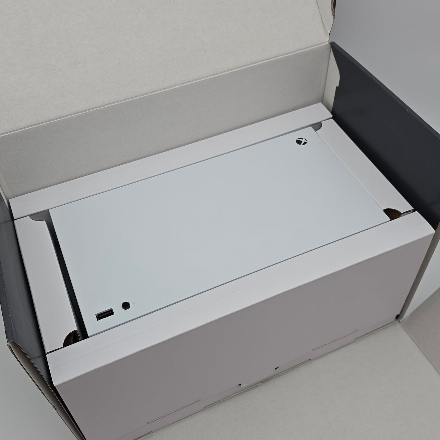 Microsoft Xbox Series X 1TB All-Digital Console Robot White