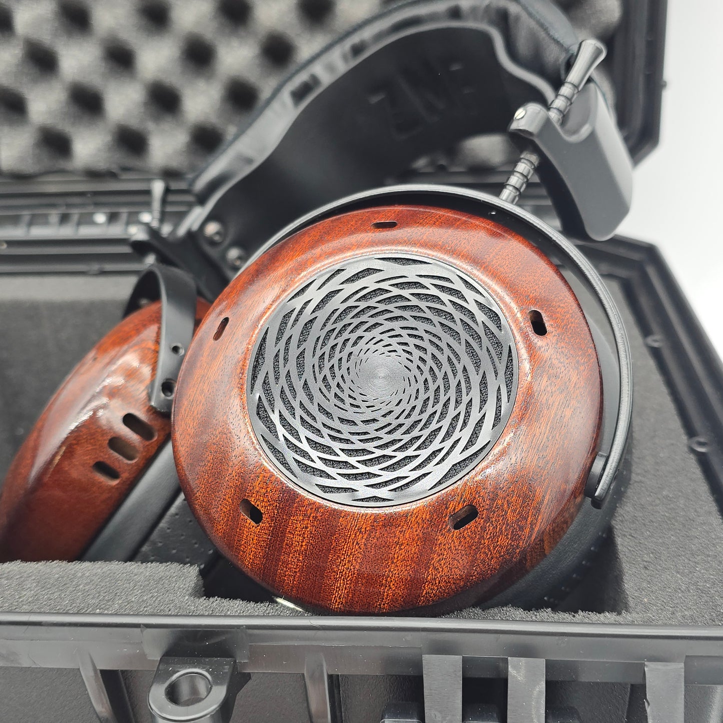 ZMF Verite Open Back Headphones, 300 OHM, Magnesium Chassis, Sapele Finish