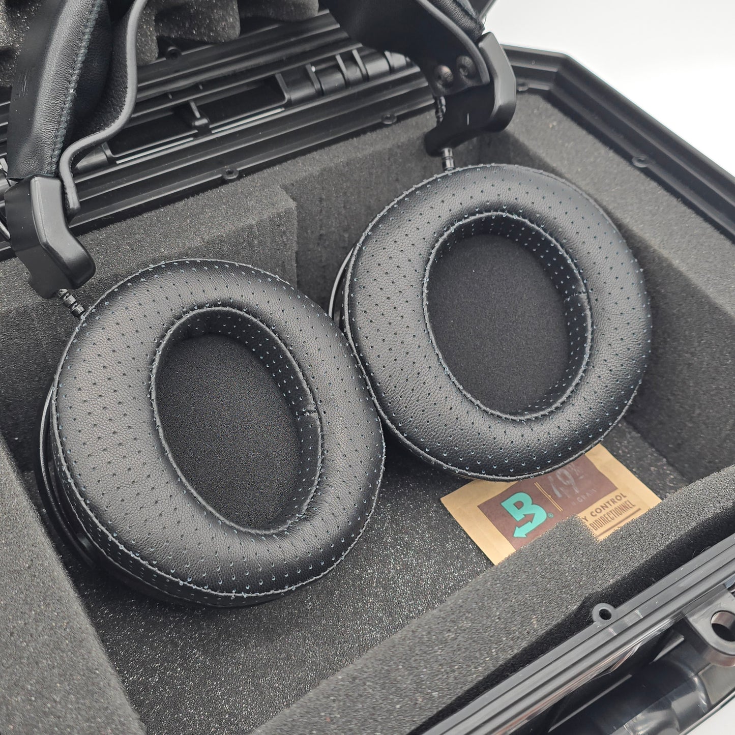 ZMF Verite Open Back Headphones, 300 OHM, Magnesium Chassis, Sapele Finish