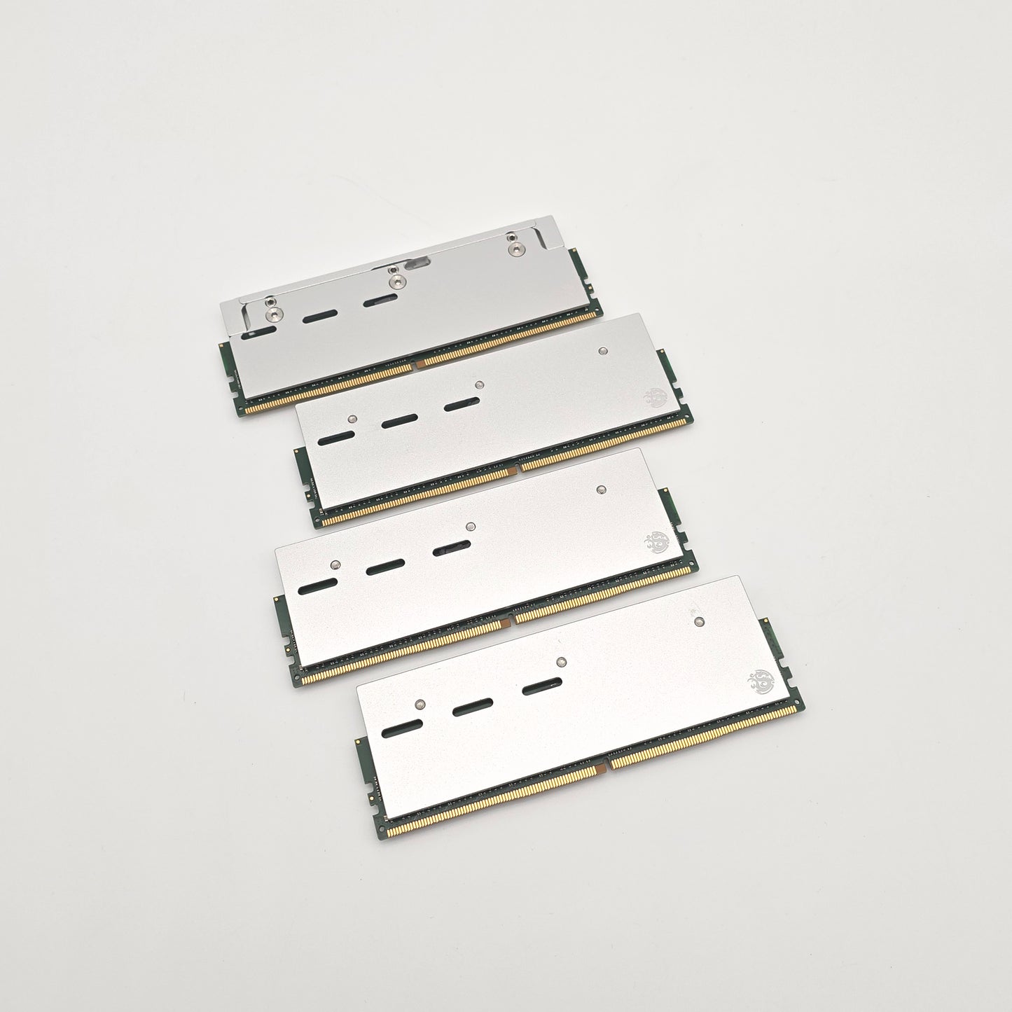 128GB ADATA DDR5 RAM, 4x32GB, 4800MHz ECC RDIMM Desktop Workstation Memory with Silver Bitspower DDR5 Memory Heatsink