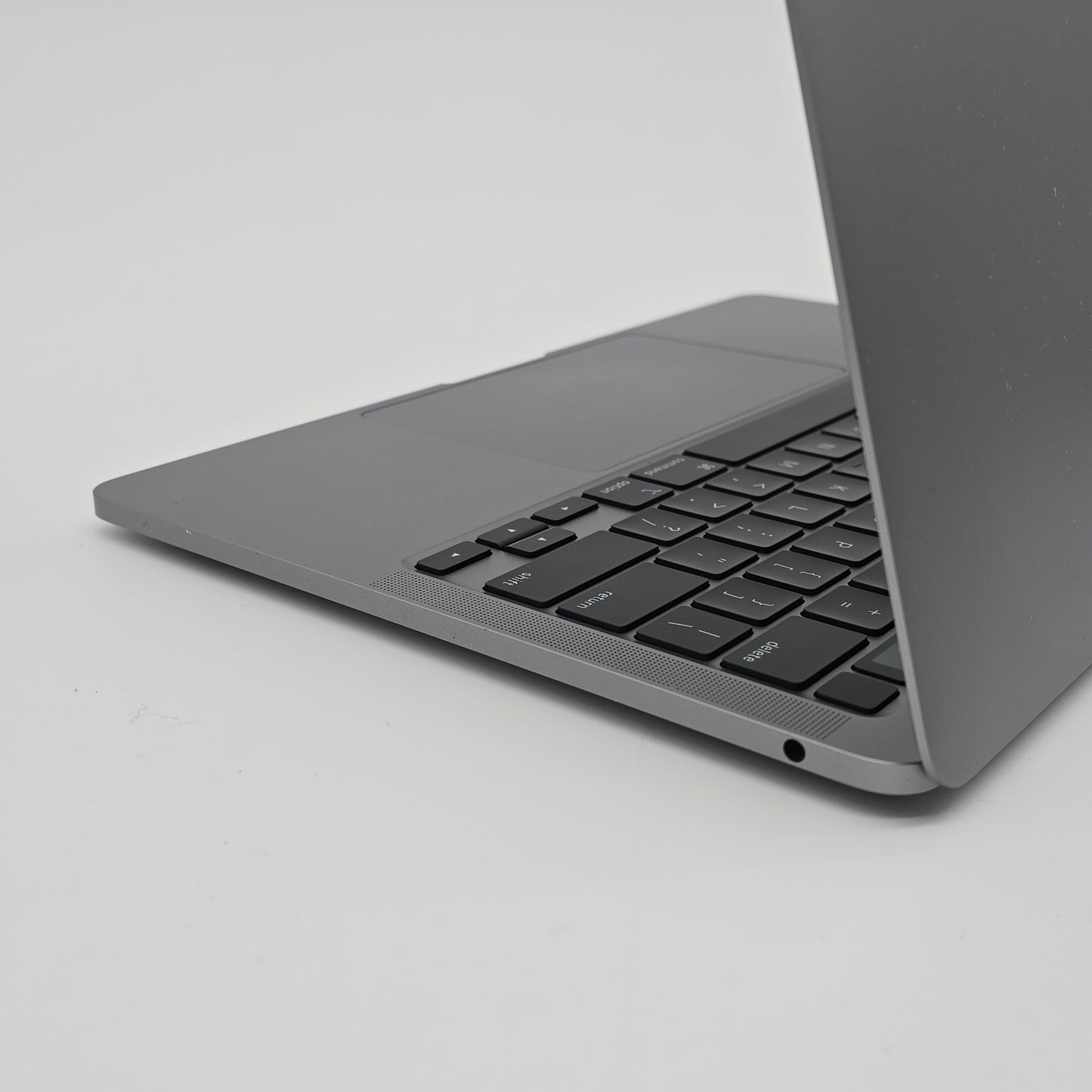 Macbook Pro M1 13" w/ TouchID, 256GB SSD, 8GB RAM