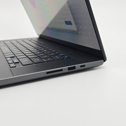 ASUS ROG Zephyrus G16 OLED, NVIDIA RTX 4090, Ultra 9 185H, 32GB RAM, 2TB NVMe, QHD+ 240Hz OLED