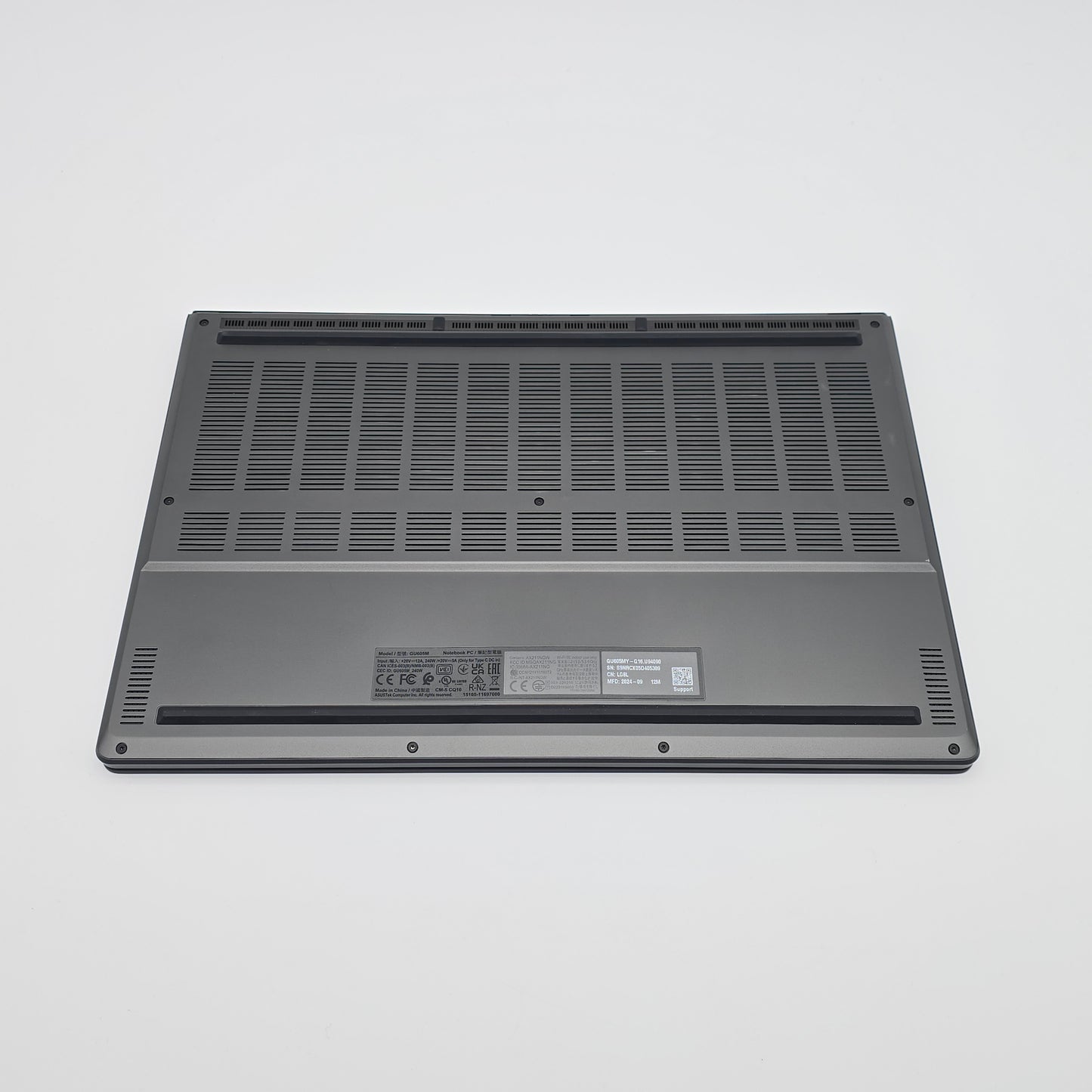 ASUS ROG Zephyrus G16 OLED, NVIDIA RTX 4090, Ultra 9 185H, 32GB RAM, 2TB NVMe, QHD+ 240Hz OLED