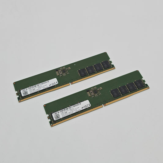 Two green RAM modules on a gray background