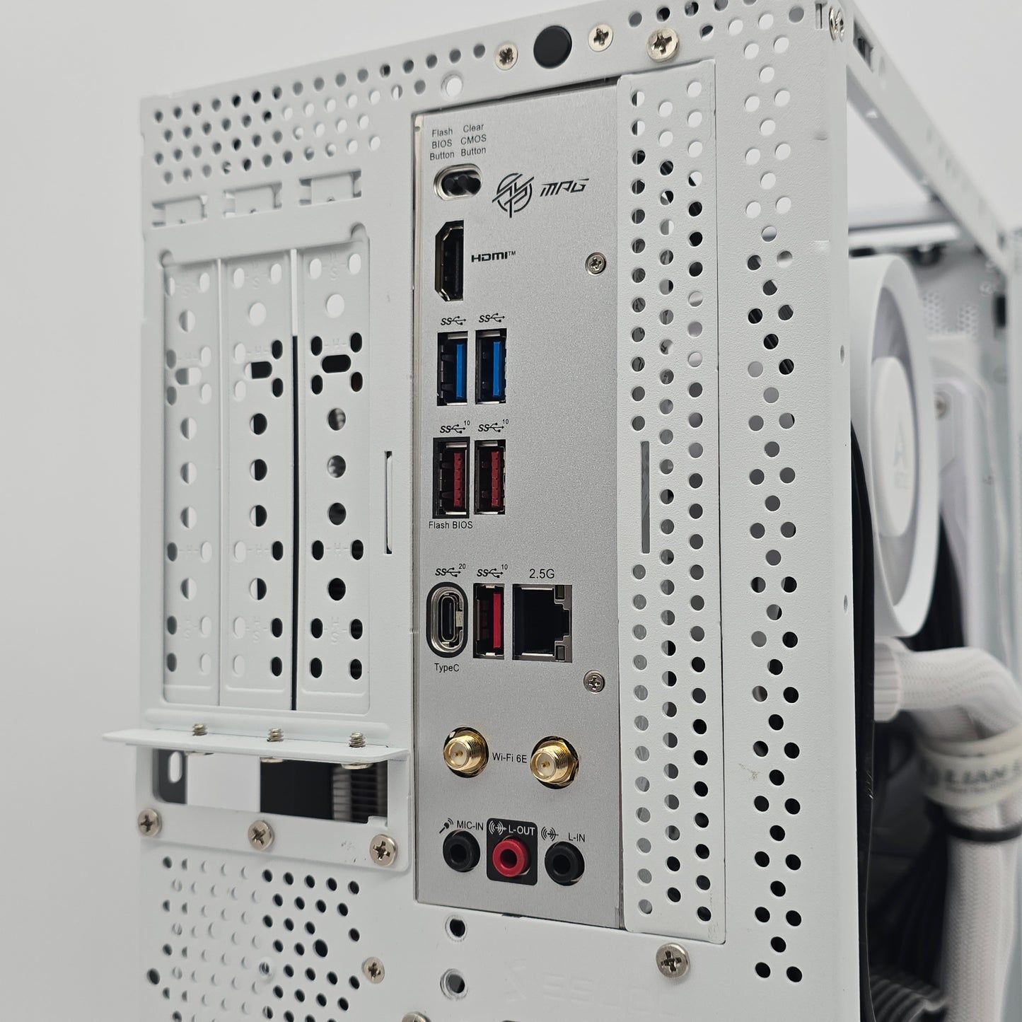 RTX 4080 Super, Ryzen 9 7950X3D, 64GB DDR5, 2TB NVMe SSD, Custom White Mini-ITX Gaming PC