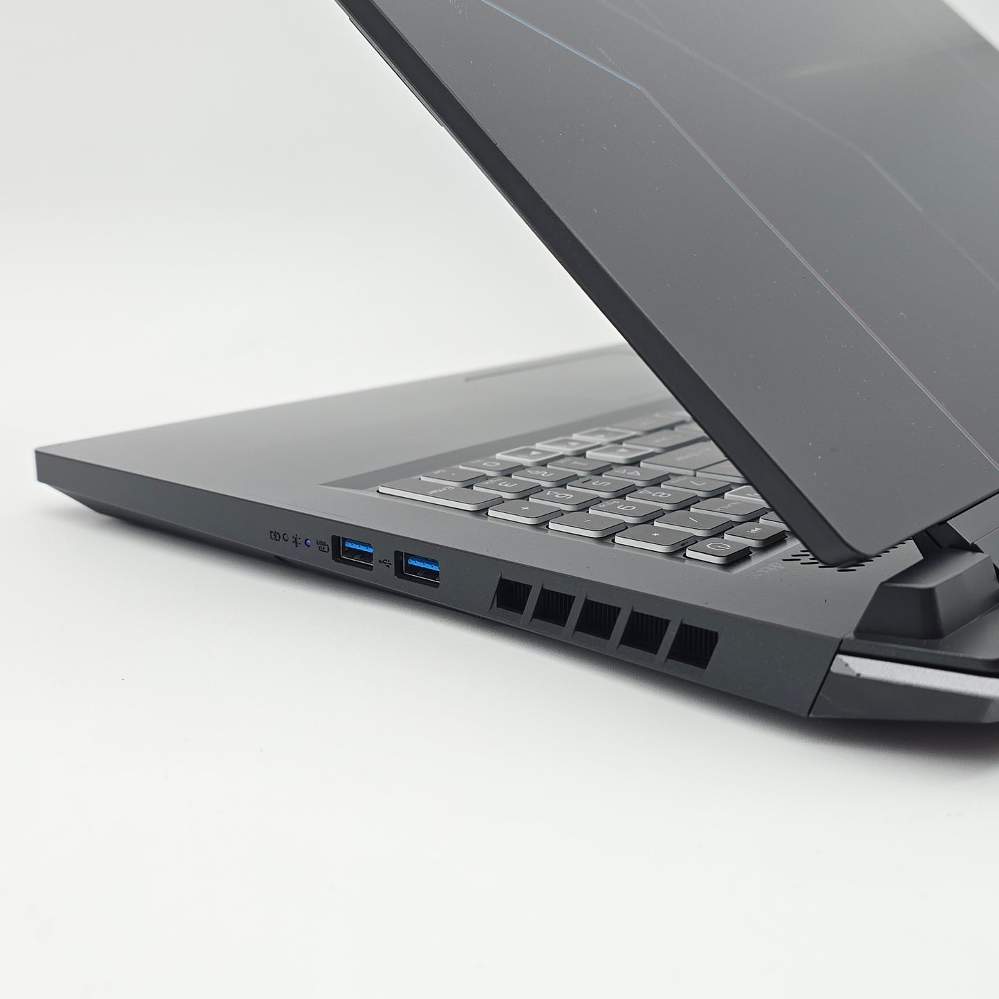 Acer Nitro AN15, RTX 4050, Intel i5-12450H, 32GB RAM, 144Hz Gaming Laptop