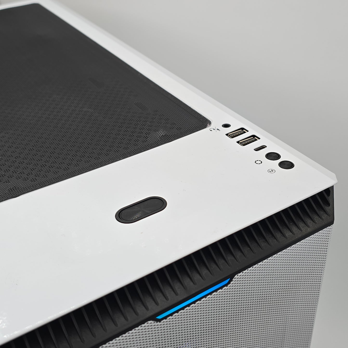 AMD RX 6800 16GB, Ryzen 7 3700X, 32GB DDR4, LCD AIO, 1TB NVMe, Custom White Gaming PC