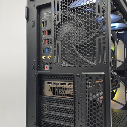 RX 6800 XT, Ryzen 7 7700X, 32GB DDR5, 2TB NVMe, Custom Lian Li RGB Gaming PC