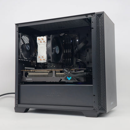 RX 6700 XT, Ryzen 5 5600X, 64GB DDR4 RAM, Lian Li Gaming PC
