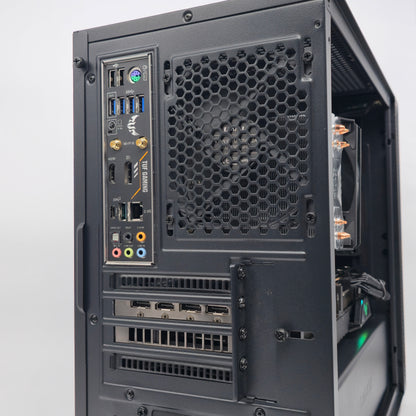 RX 6700 XT, Ryzen 5 5600X, 64GB DDR4 RAM, Lian Li Gaming PC