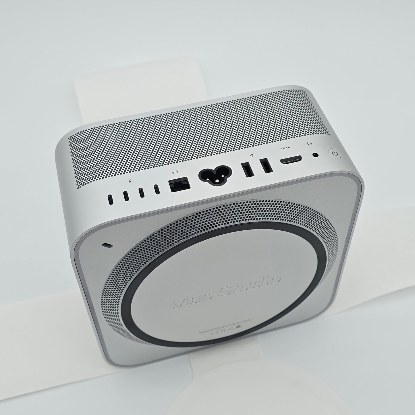 Apple Mac Studio M3 Ultra, 256GB RAM, 1TB SSD, 28C CPU, 60C GPU