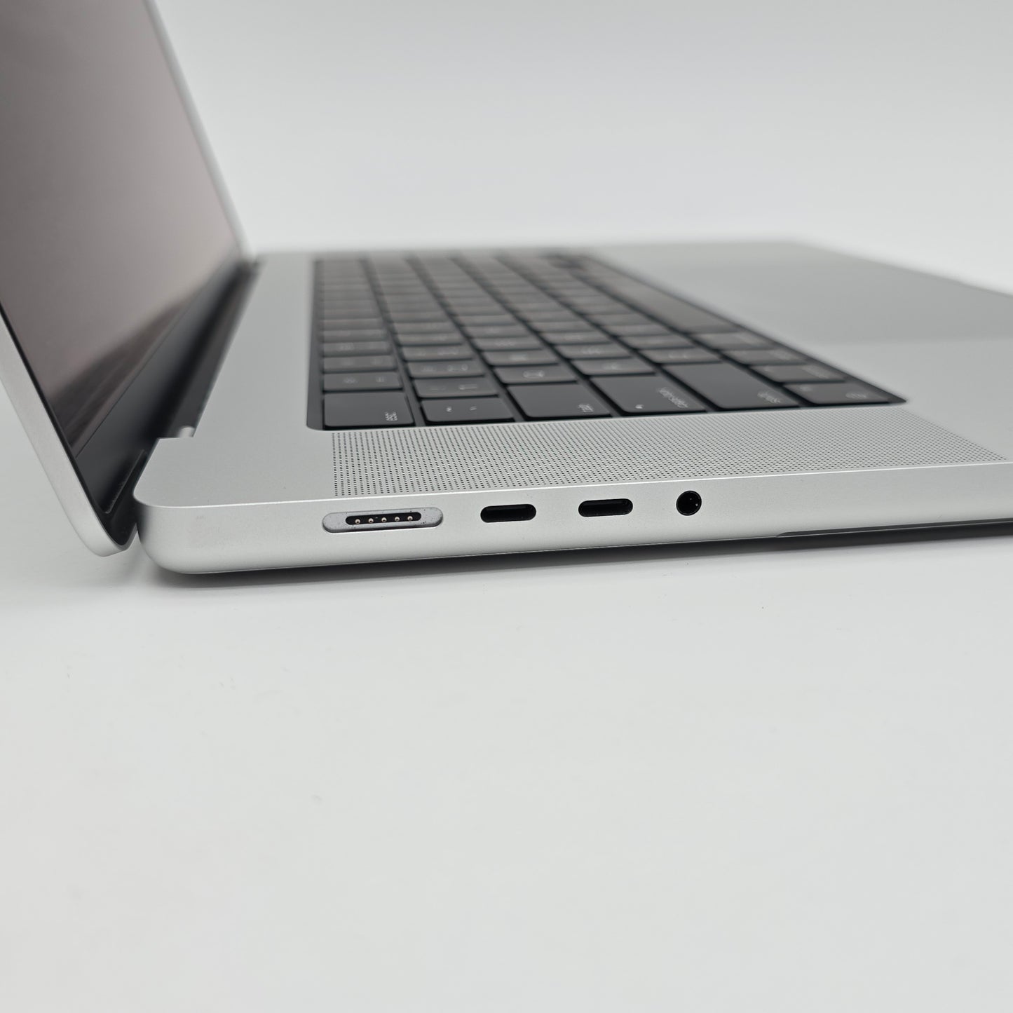 Apple Macbook Pro 16 M4 Max CPU, 48GB DDR5, 1TB NVMe, 16" Retina Display Laptop