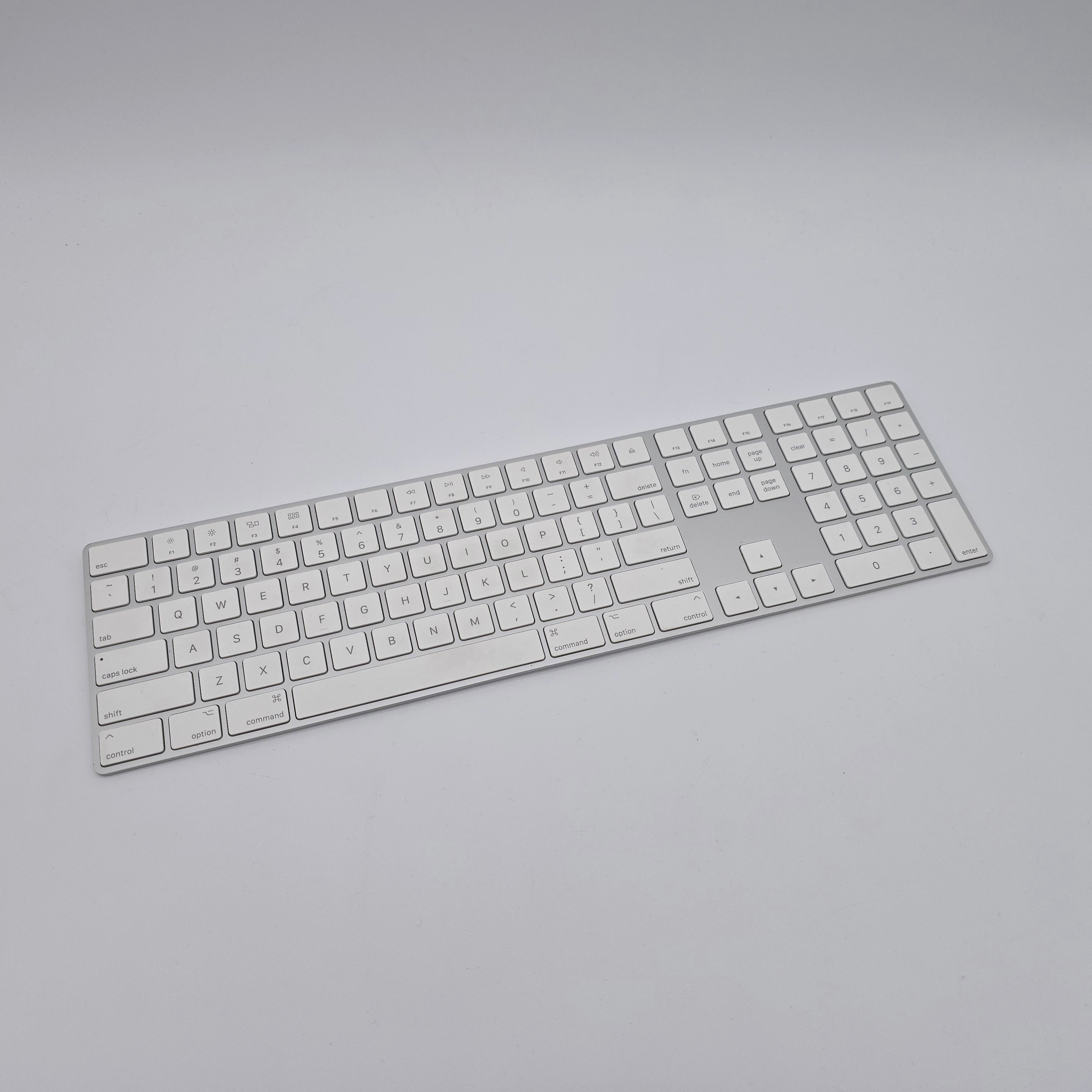 Apple Magic Keyboard Wireless Bluetooth Keyboard w/ Keypad for Apple i ...