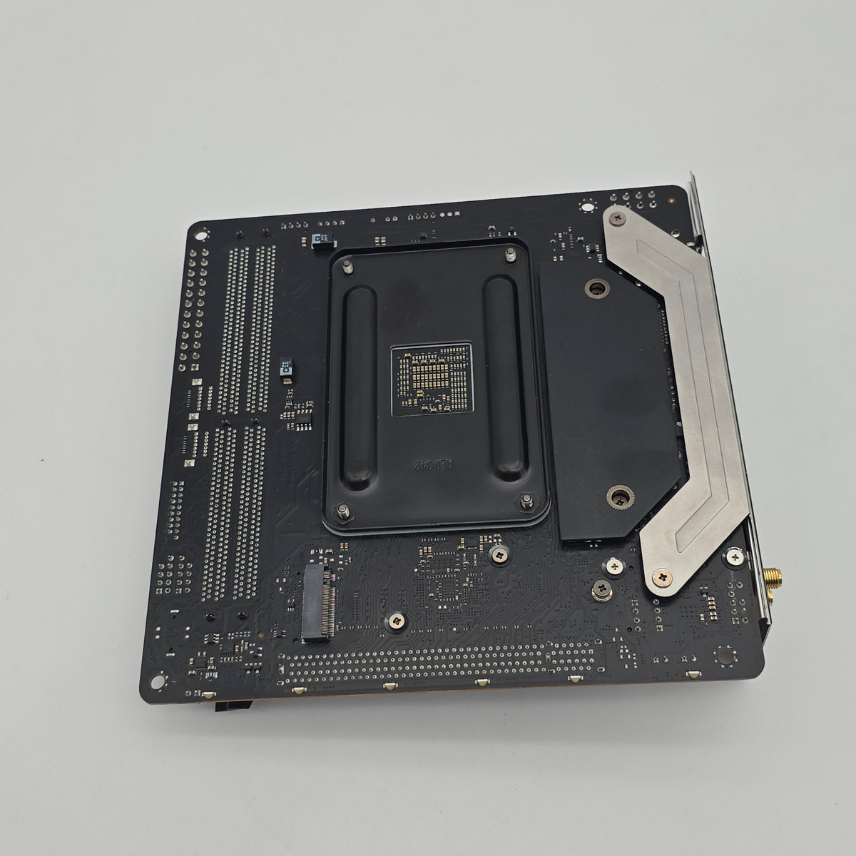 ASRock B550 Phantom Gaming ITX/ax, AMD AM4 Socket Mini-ITX Gaming Motherboard