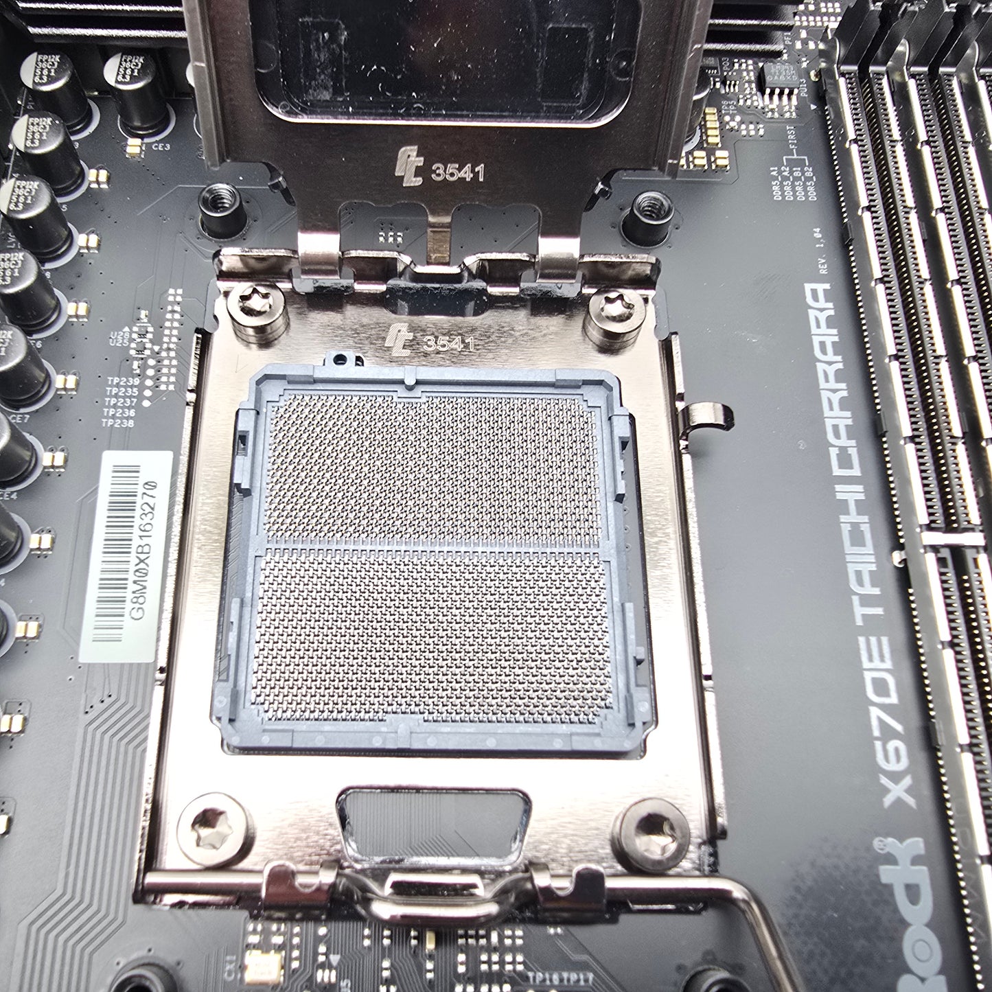 ASRock X670E Taichi Carrara, Socket AM5 EATX AMD Gaming Motherboard