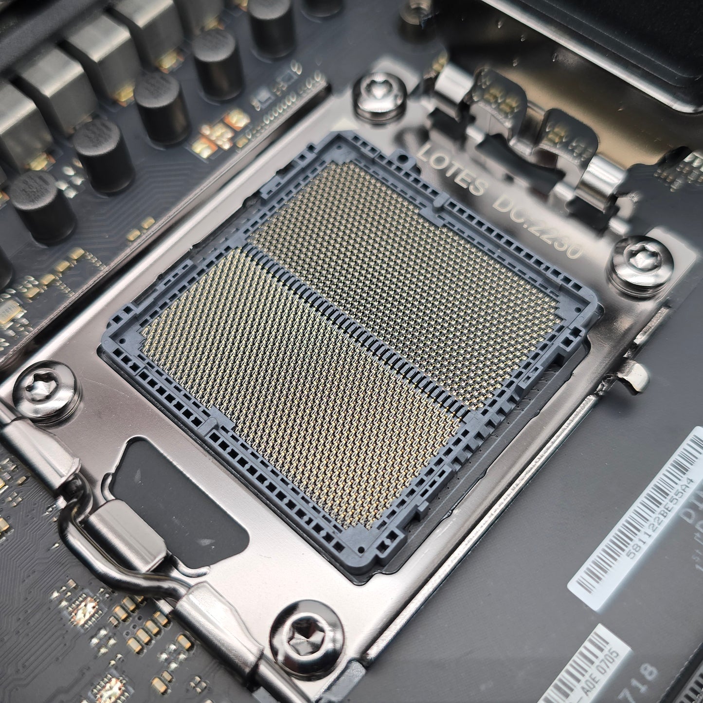 ASUS ROG Crosshair X670E Extreme, Socket AM5, ATX Desktop Gaming Motherboard