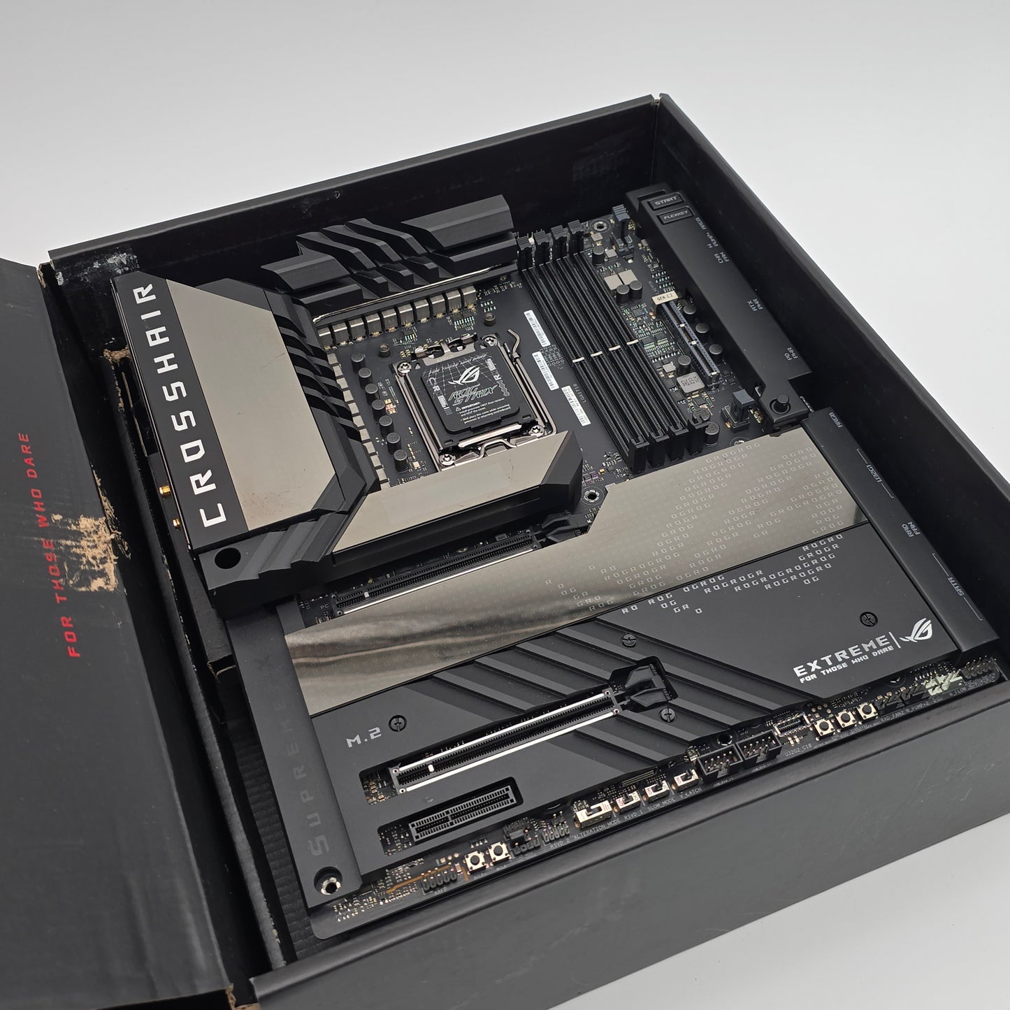 ASUS ROG Crosshair X670E Extreme, Socket AM5, ATX Desktop Gaming Motherboard