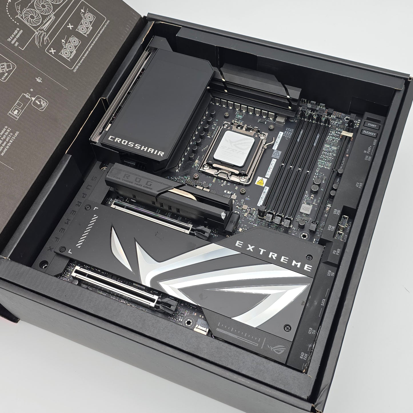 ASUS ROG Crosshair X870E Extreme, Socket AM5, ATX Desktop Gaming Motherboard