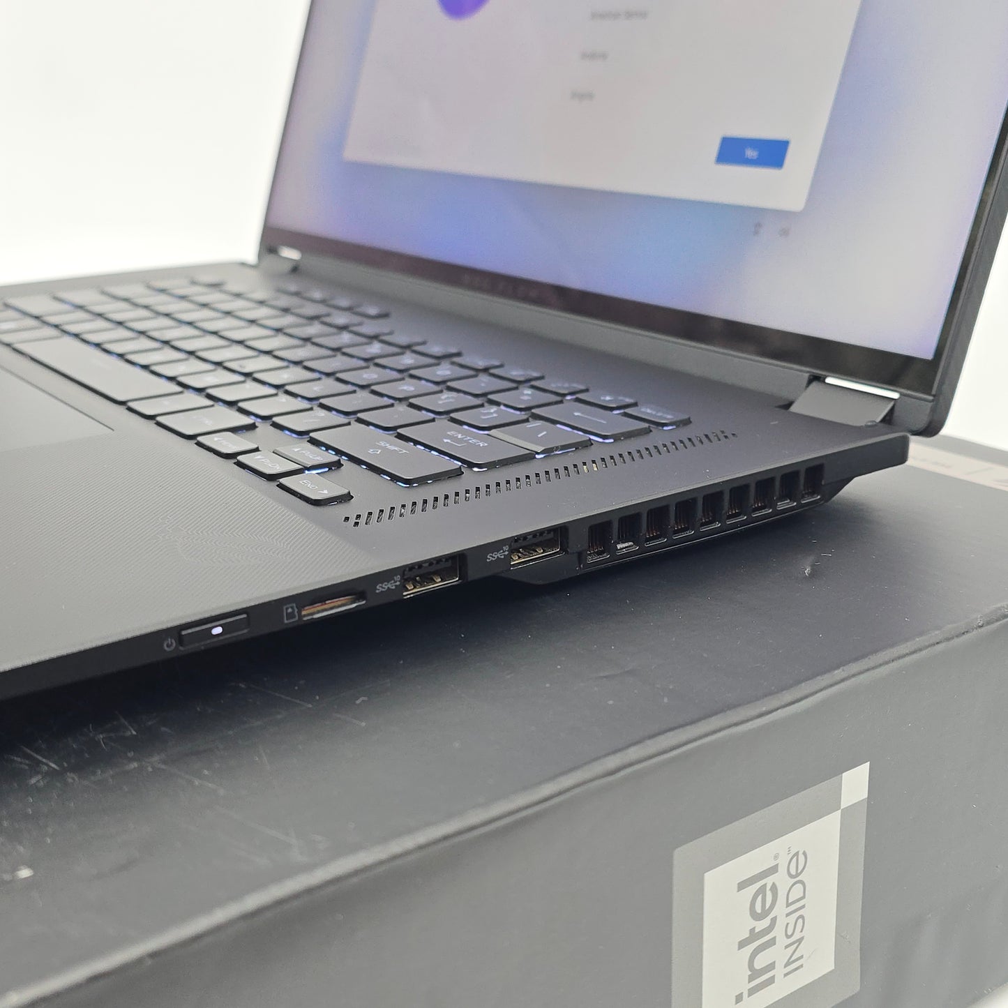 ASUS ROG FLOW X16, NVIDIA RTX 4070, Intel i9-13900H, 32GB DDR5, QHD+ 240HZ OLED Gaming Laptop