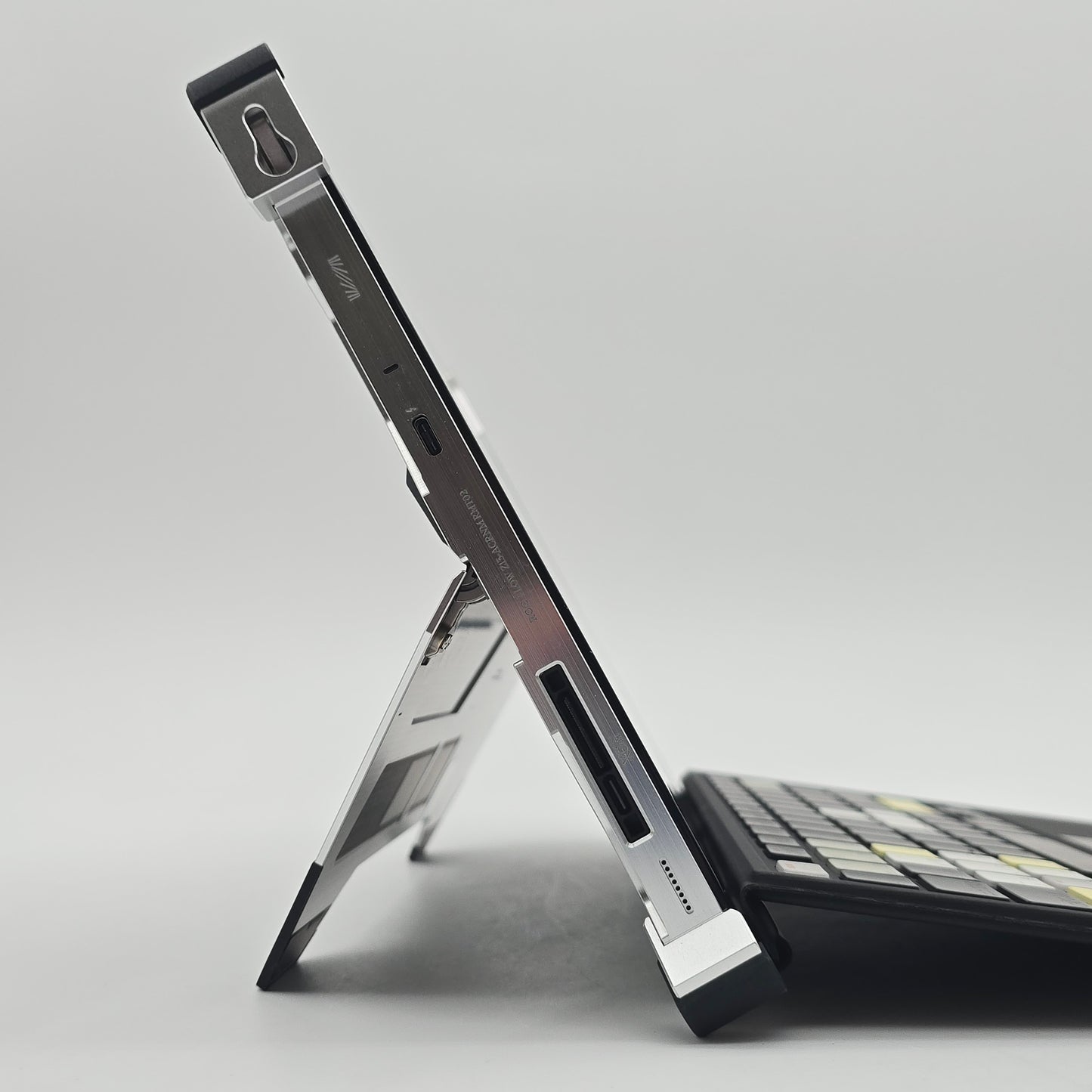 ASUS ROG Flow Z13 ACRNM, RTX 4070, Intel Core i9-13900H, 32GB DDR5, 2TB NVMe, 13.4" 165Hz WQXGA, Windows Gaming Tablet/Laptop