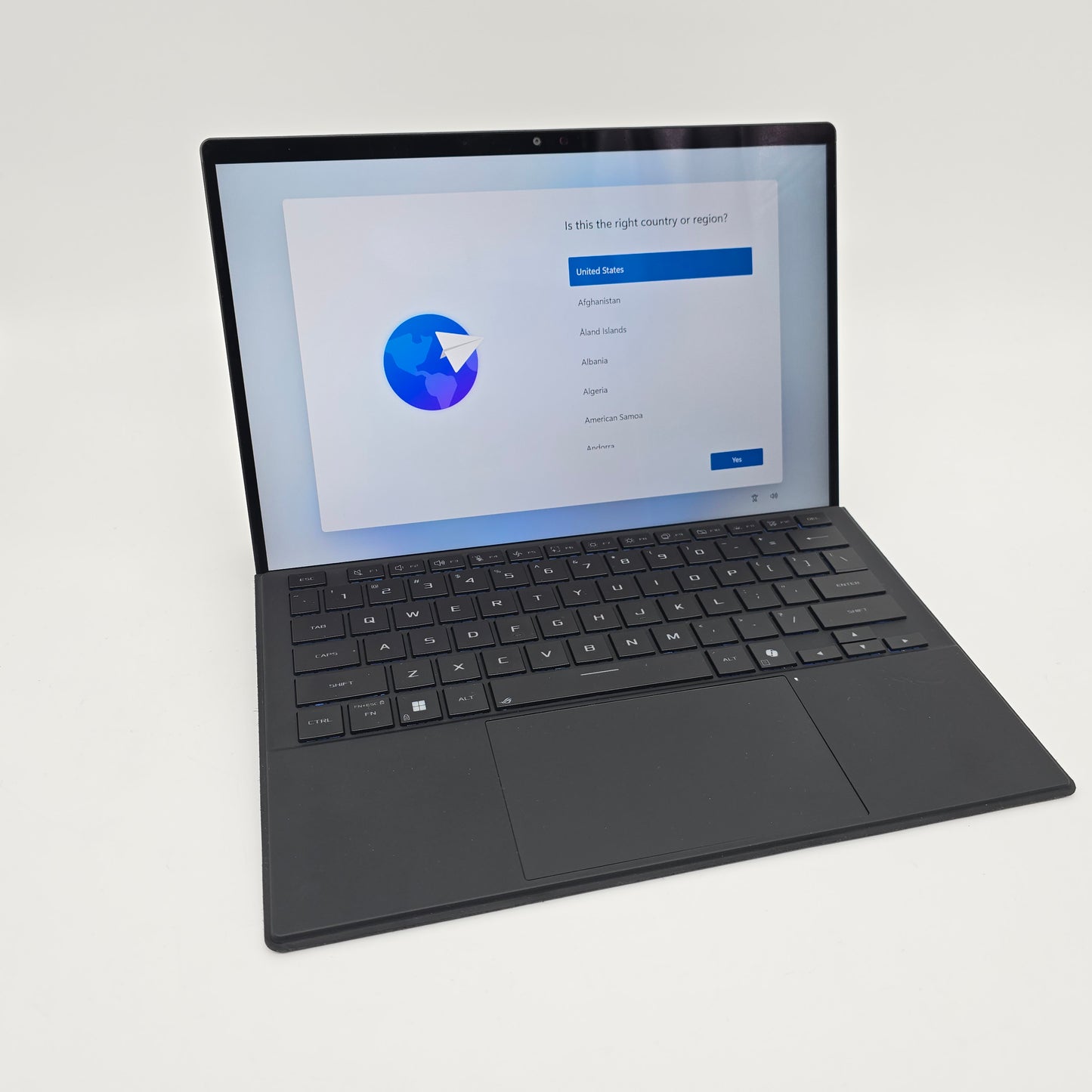 ASUS ROG FLOW Z13, Radeon 8050S, Ryzen AI Max 390, 32GB DDR5, 1TB NVME, 13.4" QHD+ 180Hz, Windows Gaming Laptop